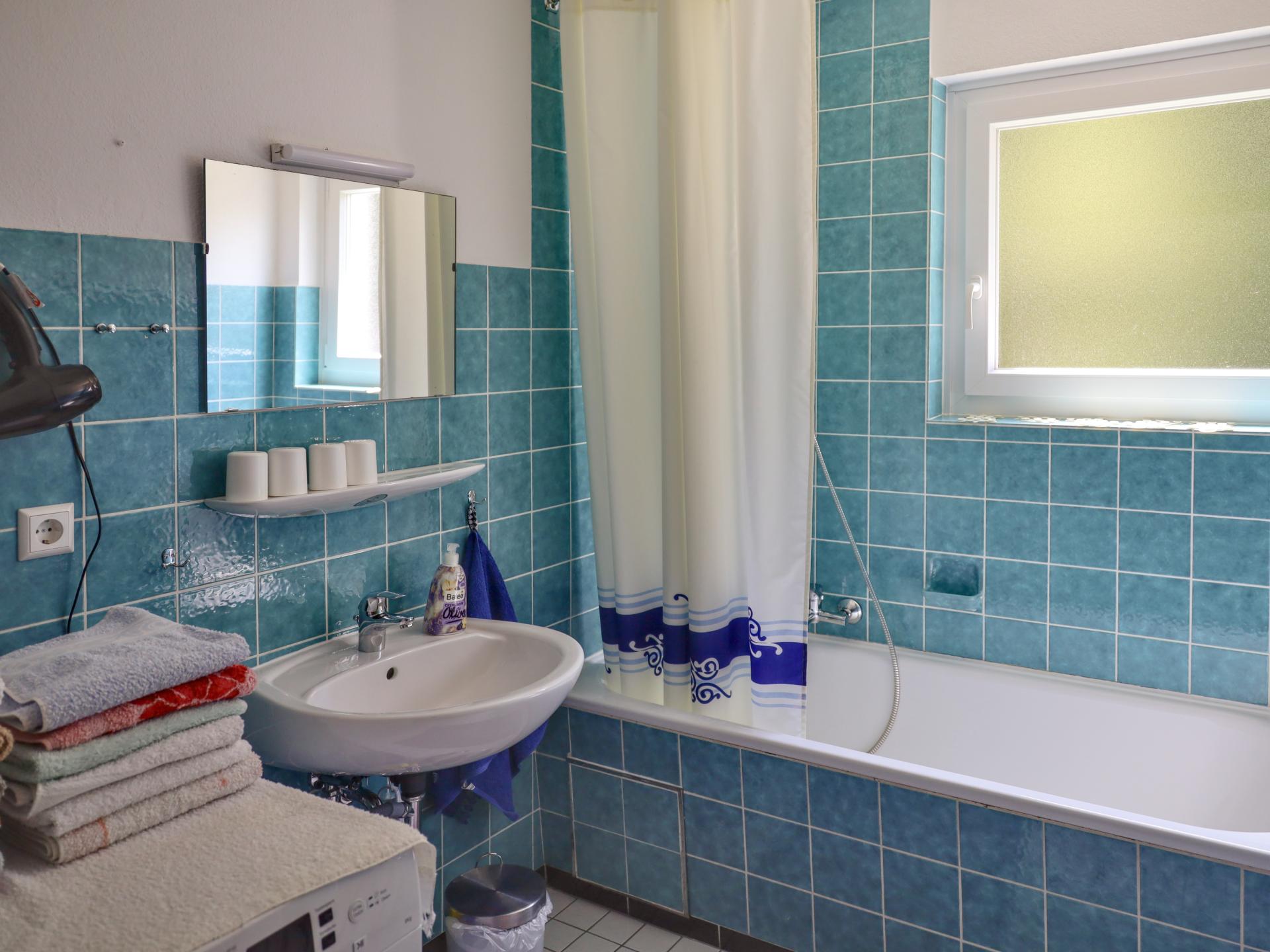 Ruim appartement in Waldachtal met houtkachel en balkon, vlakbij het bos - foto 16