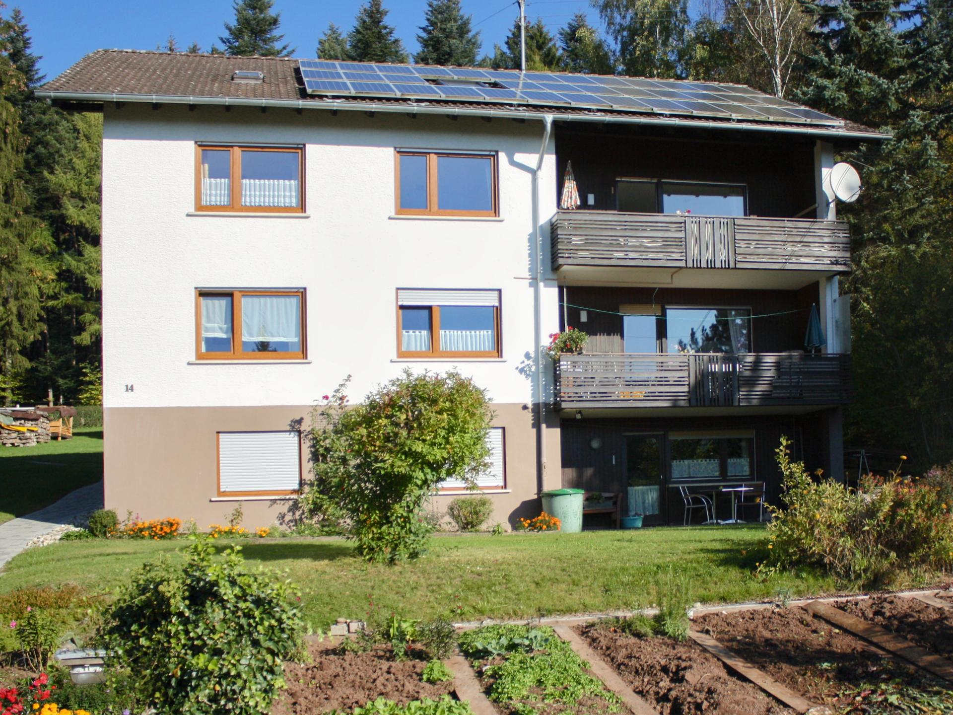 Ruim appartement in Waldachtal met houtkachel en balkon, vlakbij het bos - foto 1