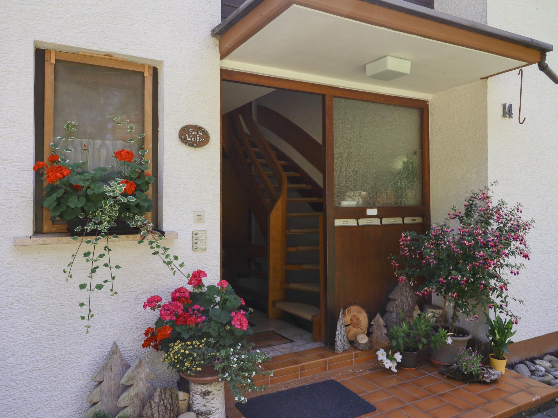 Ruim appartement in Waldachtal met houtkachel en balkon, vlakbij het bos - foto 3