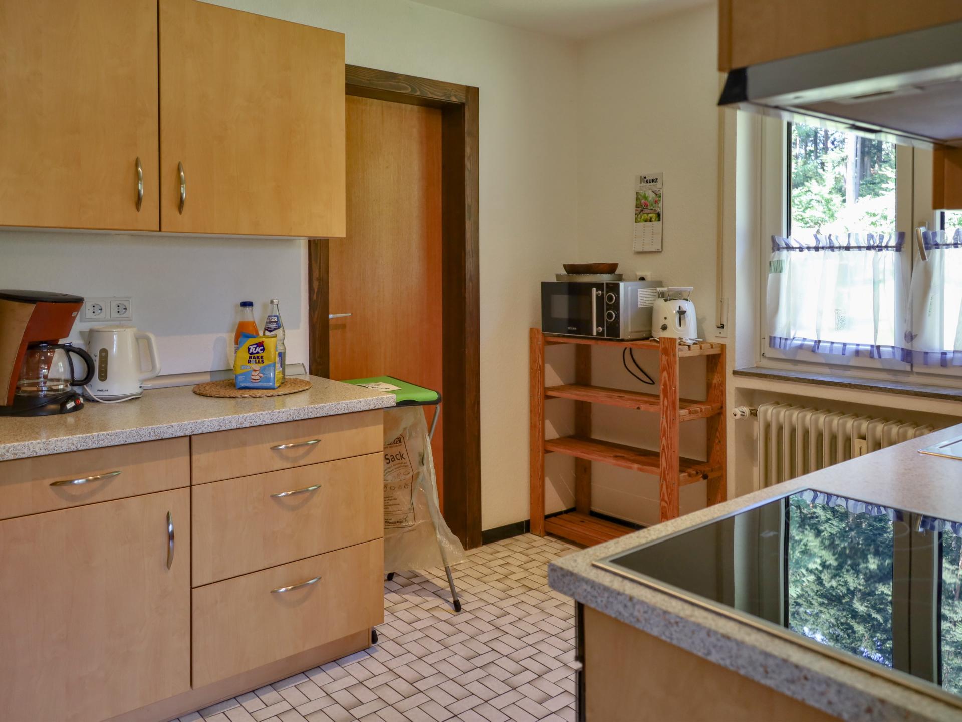 Ruim appartement in Waldachtal met houtkachel en balkon, vlakbij het bos - foto 7