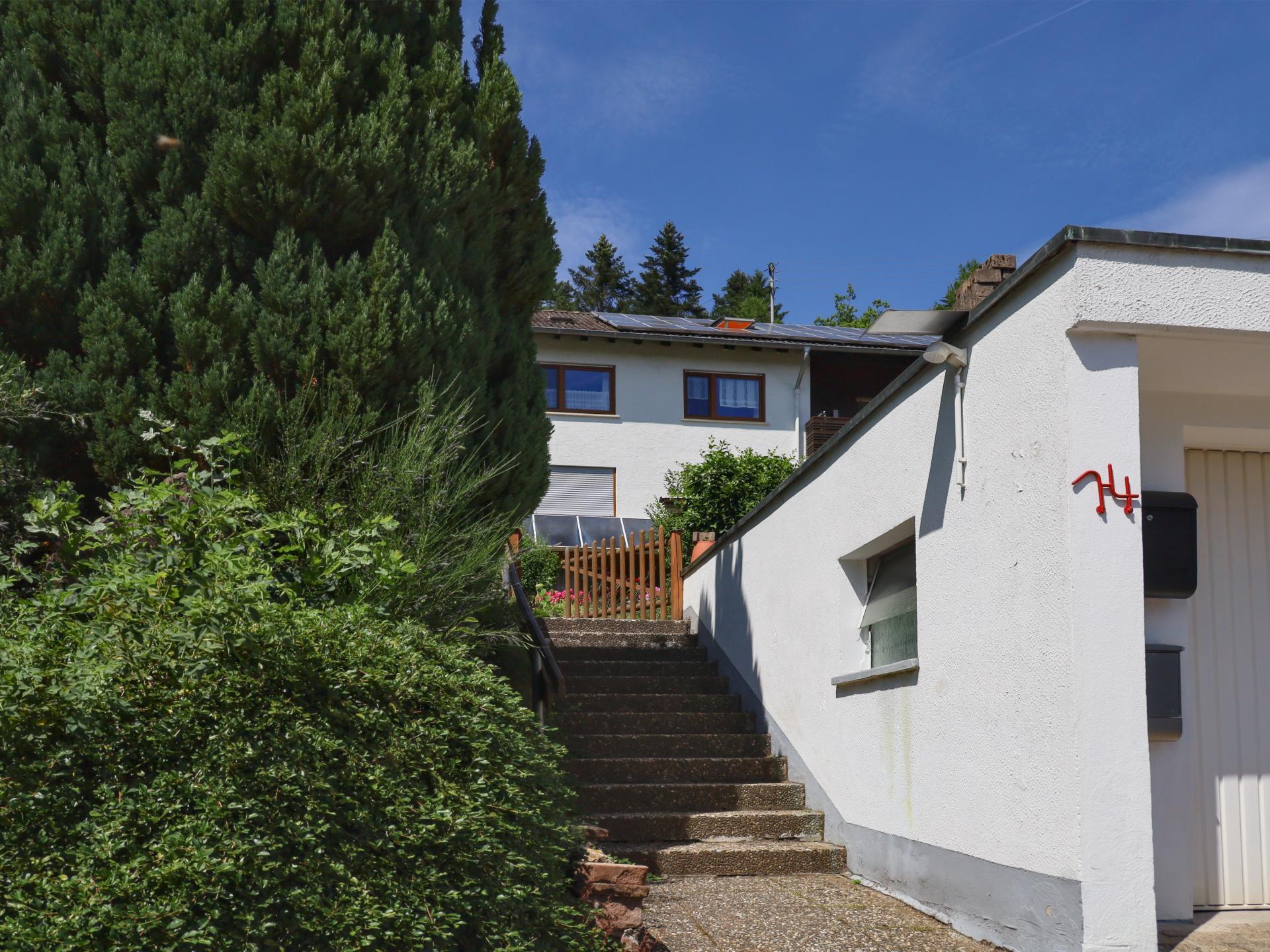 Ruim appartement in Waldachtal met houtkachel en balkon, vlakbij het bos - foto 18