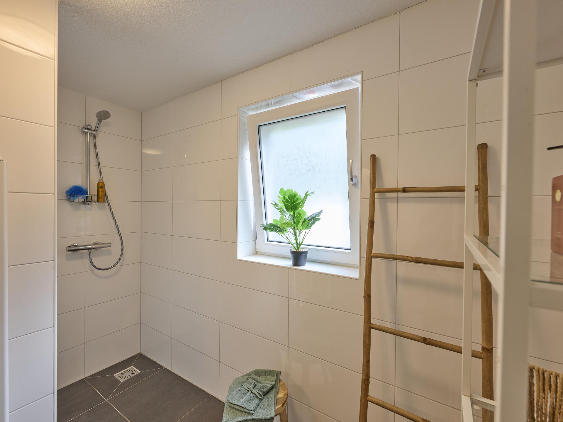 Luxe vakantiehuis De Linde op rustig bospark, 90m van centrum Nunspeet - foto 28