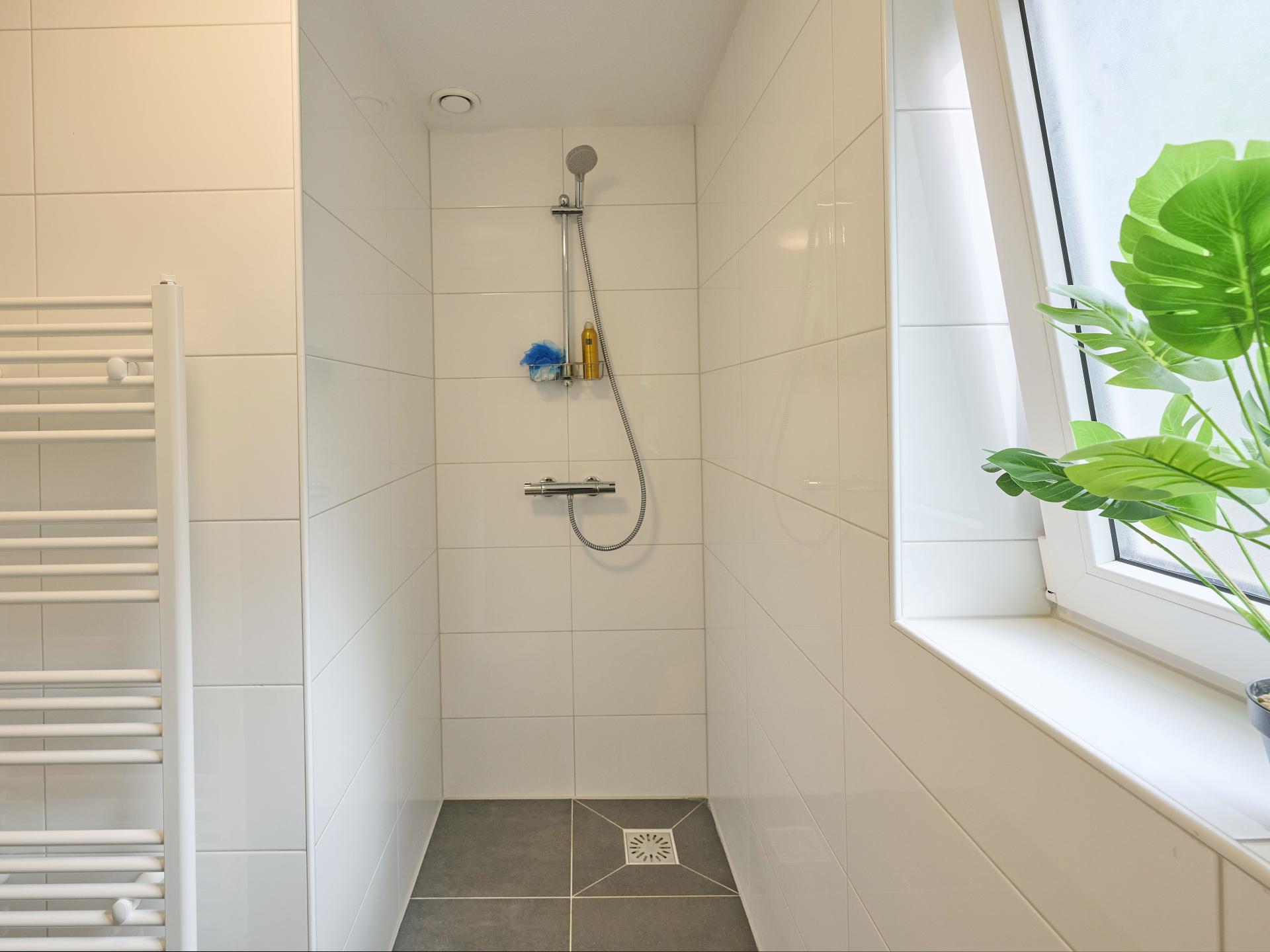 Luxe vakantiehuis De Linde op rustig bospark, 90m van centrum Nunspeet - foto 12