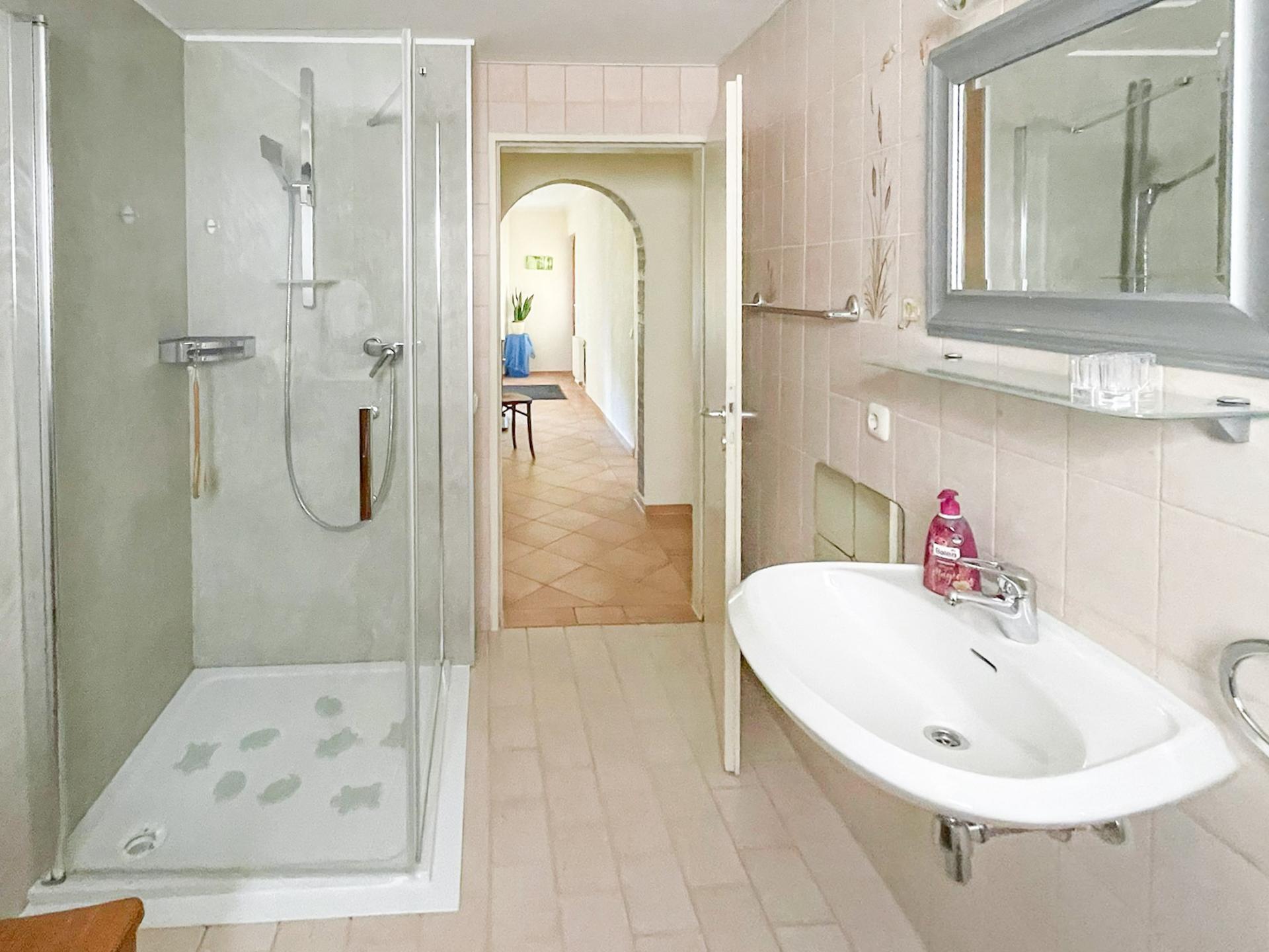 Rustgevend vakantiehuis in Nimshuscheid met uitzicht over de vallei - foto 9