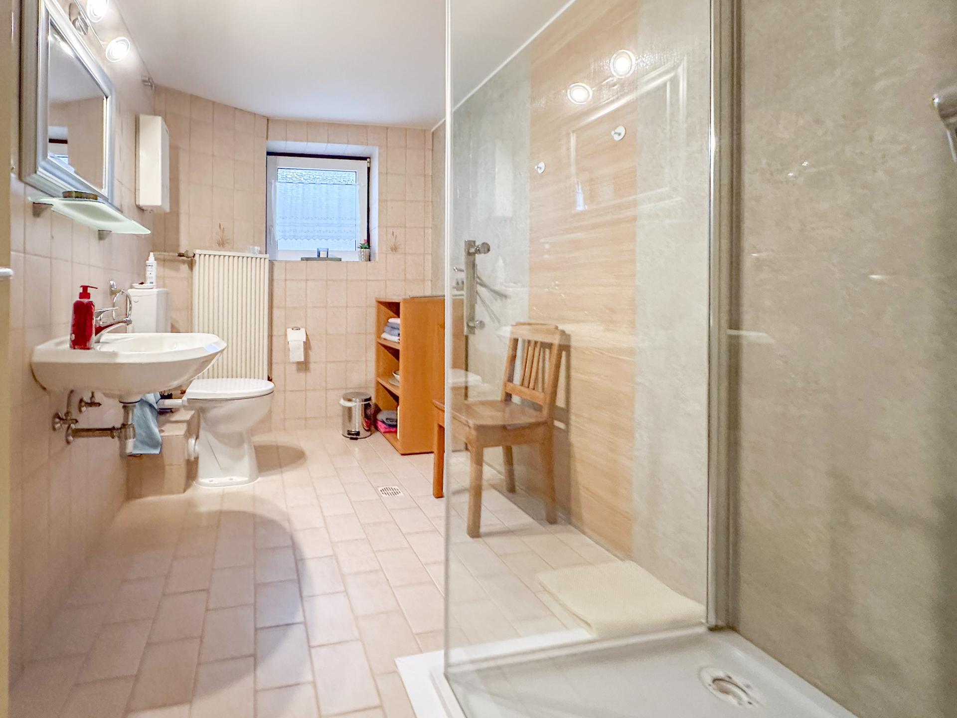 Rustgevend vakantiehuis in Nimshuscheid met uitzicht over de vallei - foto 8