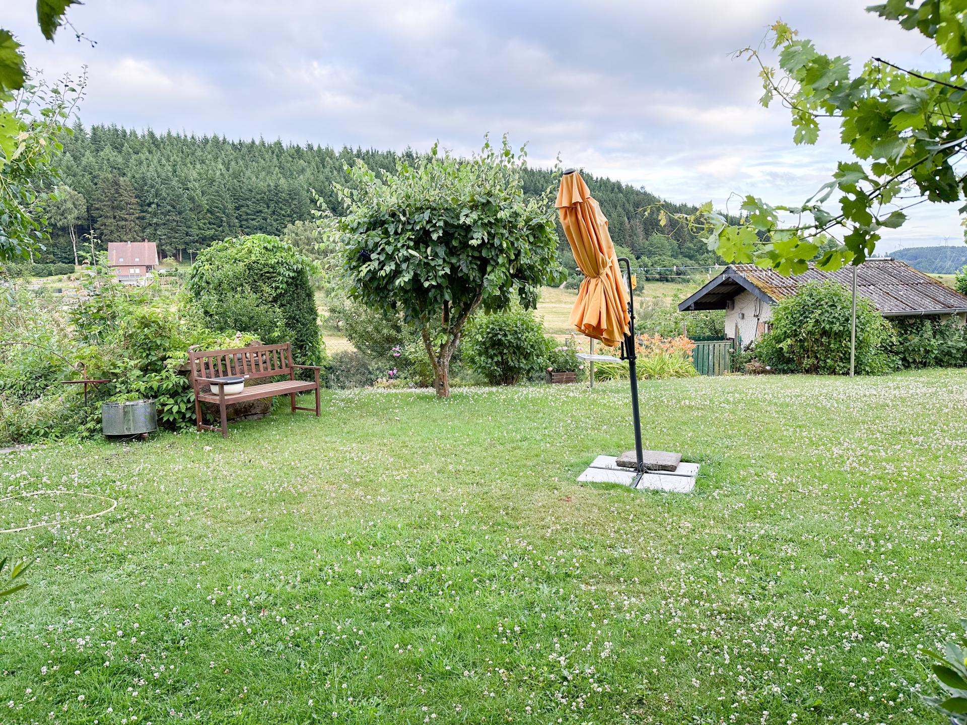Rustgevend vakantiehuis in Nimshuscheid met uitzicht over de vallei - foto 18