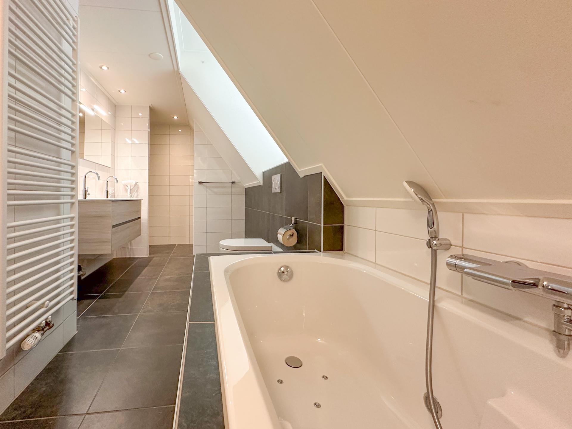 Luxe 8-persoonsappartement met sauna en spa, 500m van het strand in Colijnsplaat - foto 26
