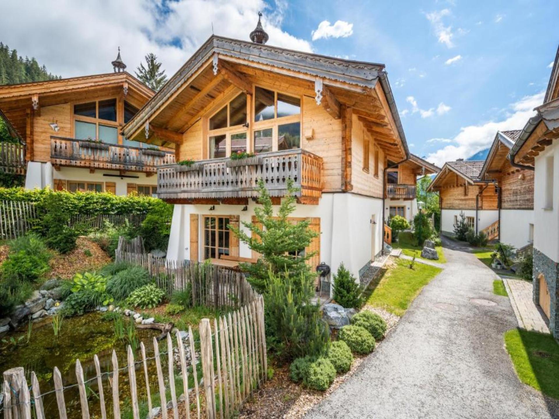 Chalet met sauna en bergzicht, 650m van de skilift in Neukirchen - foto 1