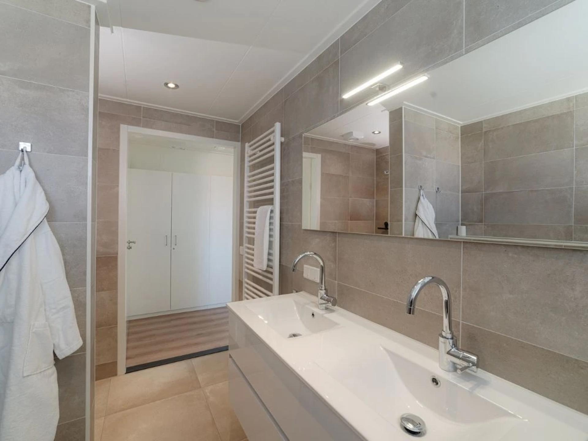 Wellness villa met privé sauna en spabad op 14m van het strand in Colijnsplaat - foto 9