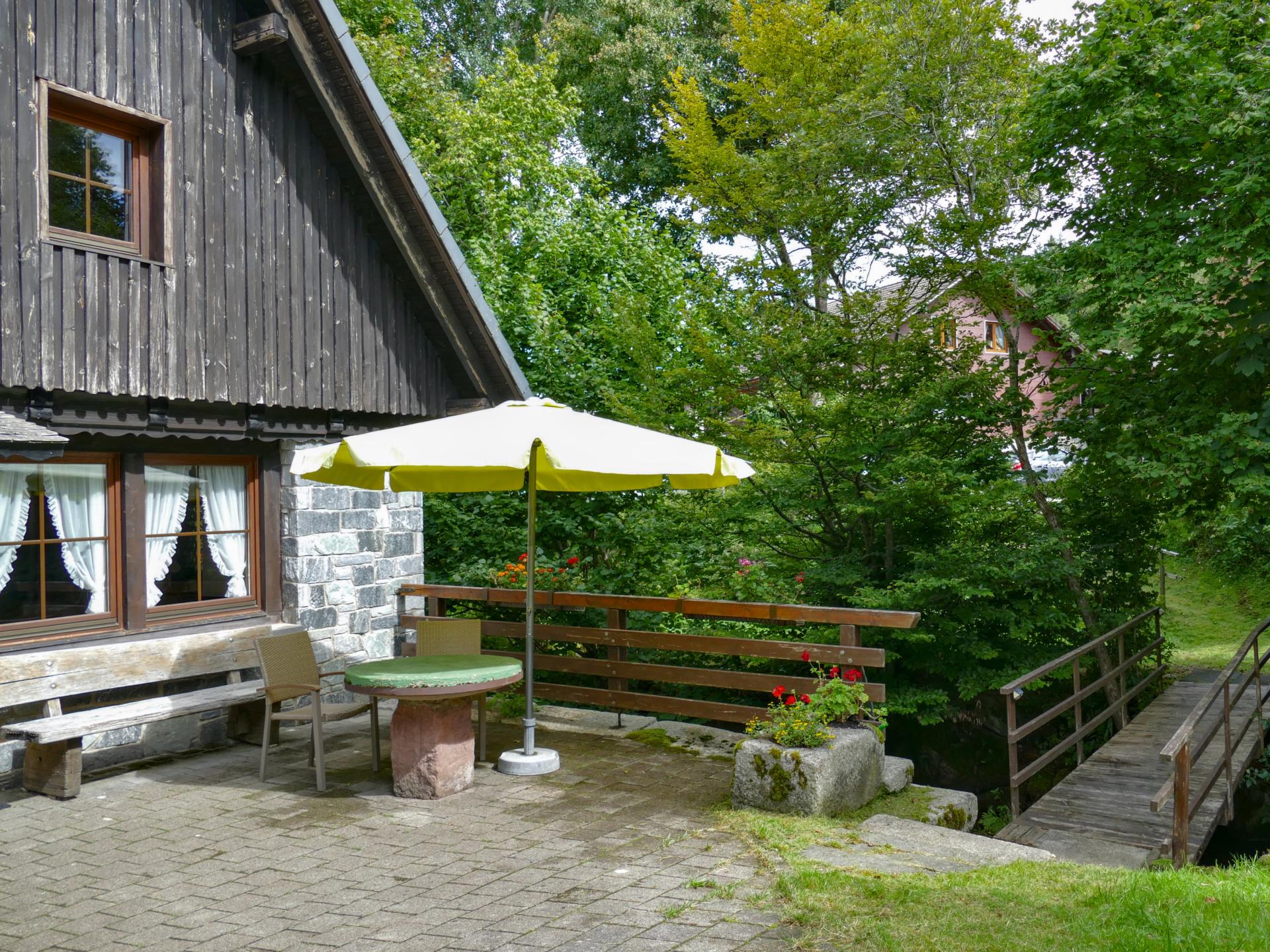 Historische molen aan kabbelende beek in het Zwarte Woud - foto 8