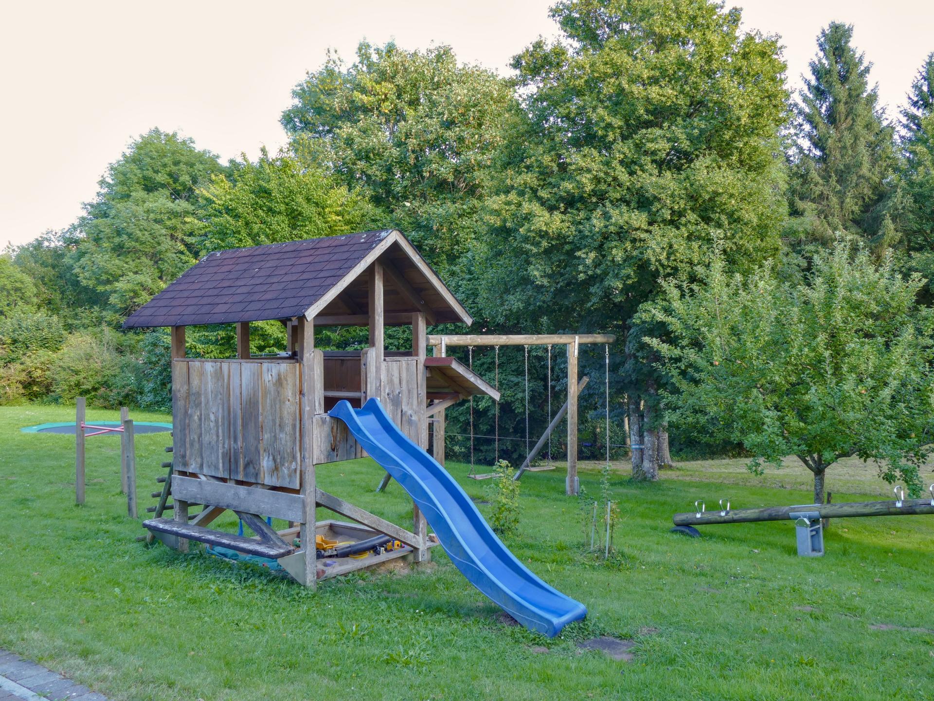 Historische molen aan kabbelende beek in het Zwarte Woud - foto 3