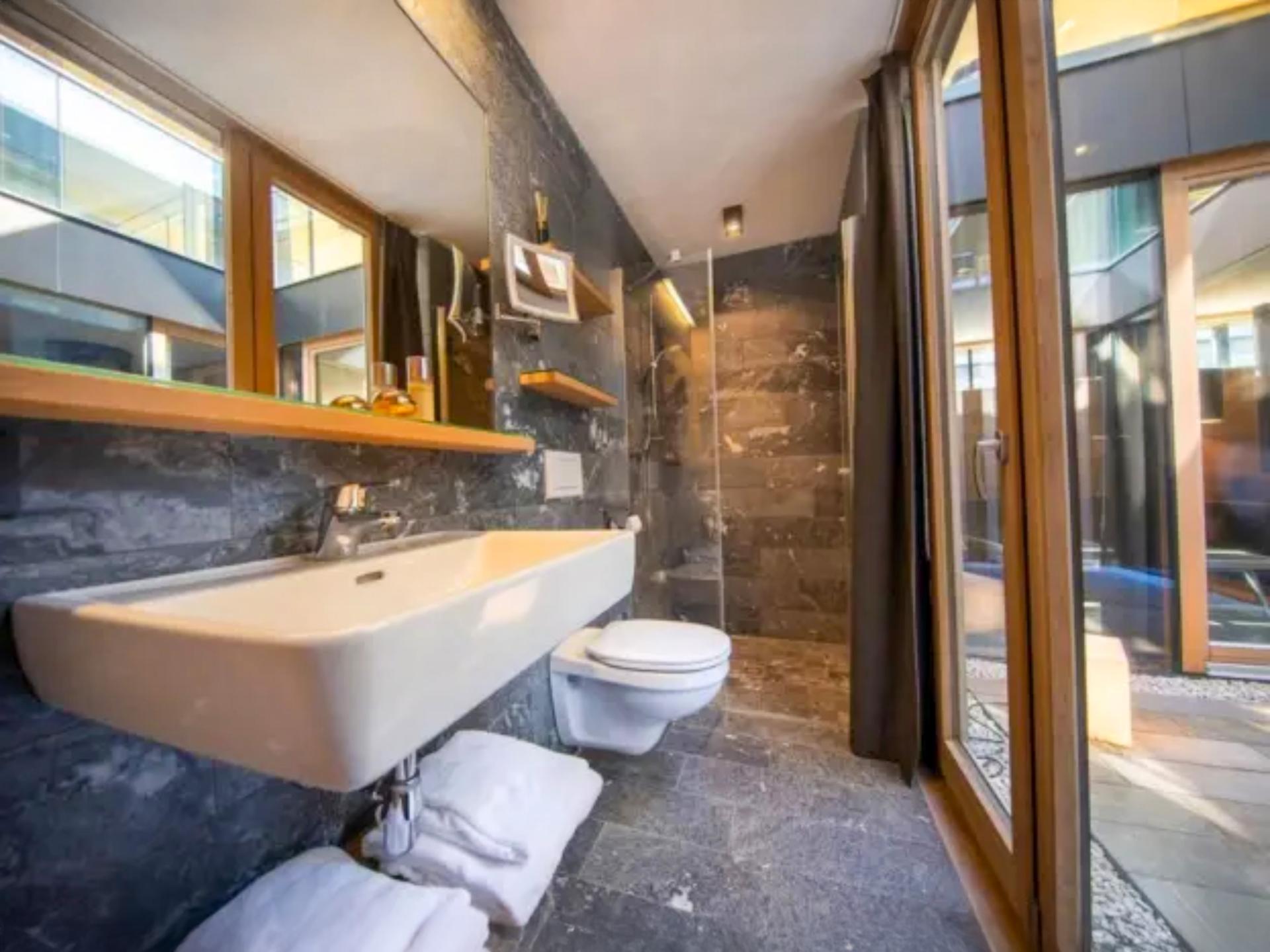 Gipfelstürmer: Luxe Ski-in & Ski-out Appartement met Sauna in Bramberg - foto 11