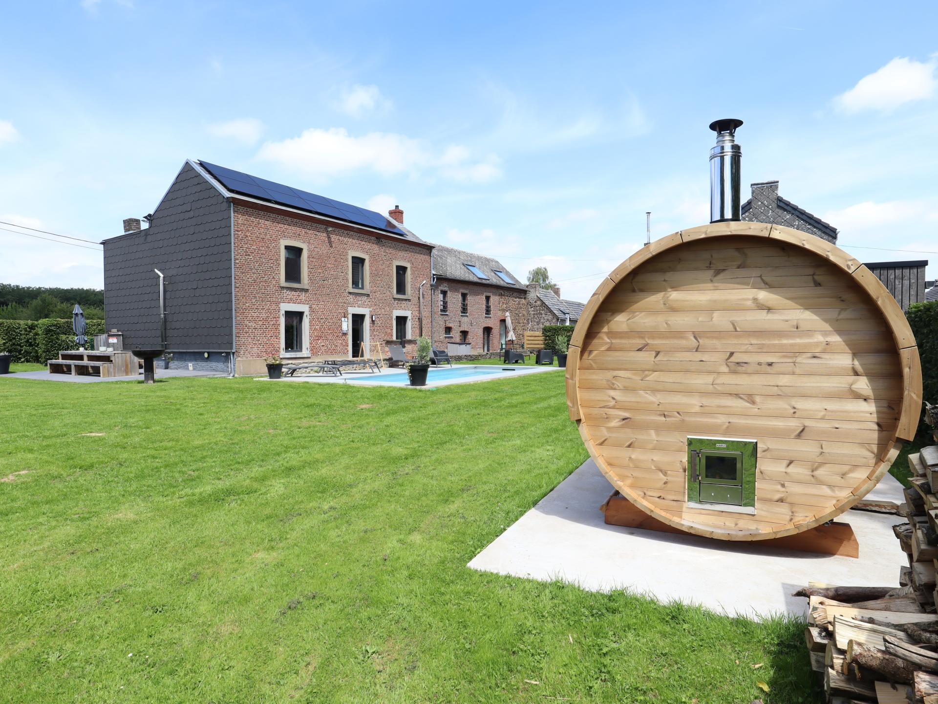 10-persoons vakantiehuis in Gesves met zwembad en sauna - foto 37