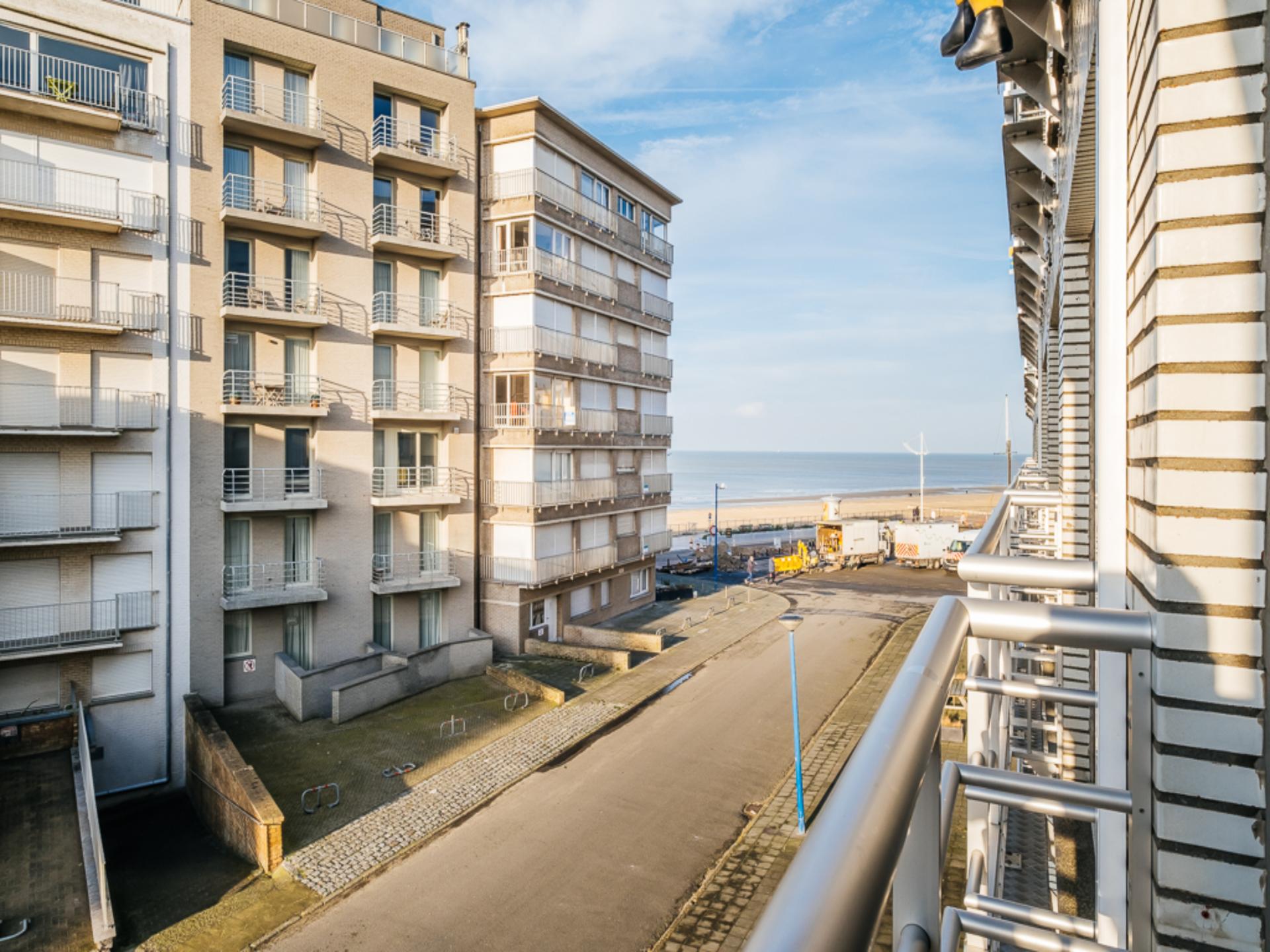 Aan zee: 6-persoons appartement met zeezicht in Sint-Idesbald - foto 2