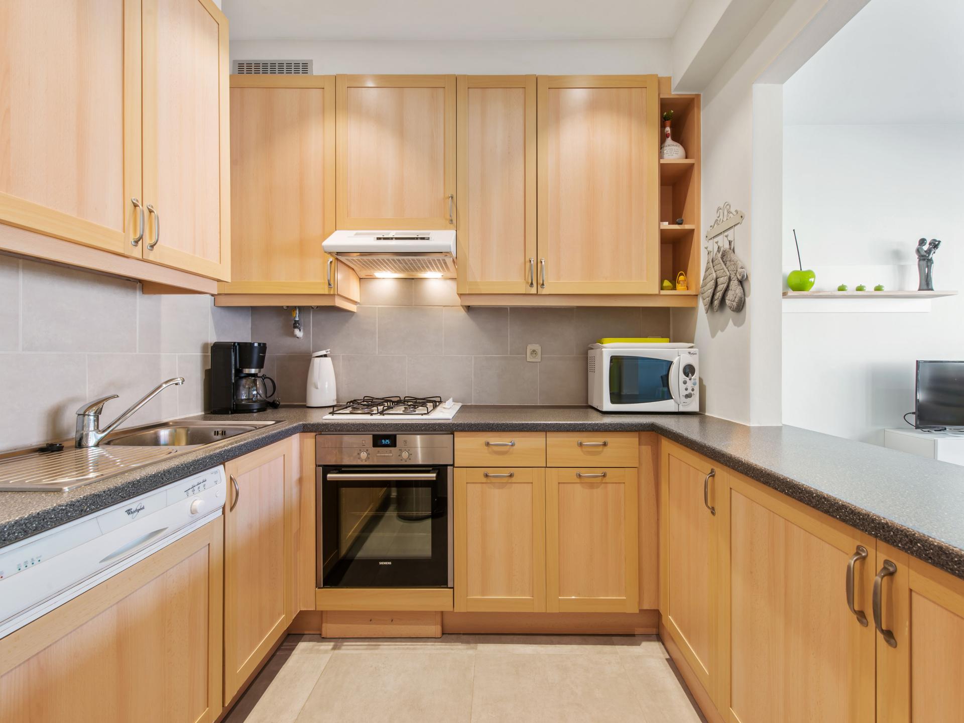 6-persoons appartement in hartje Koksijde, 500 m van zee - foto 2