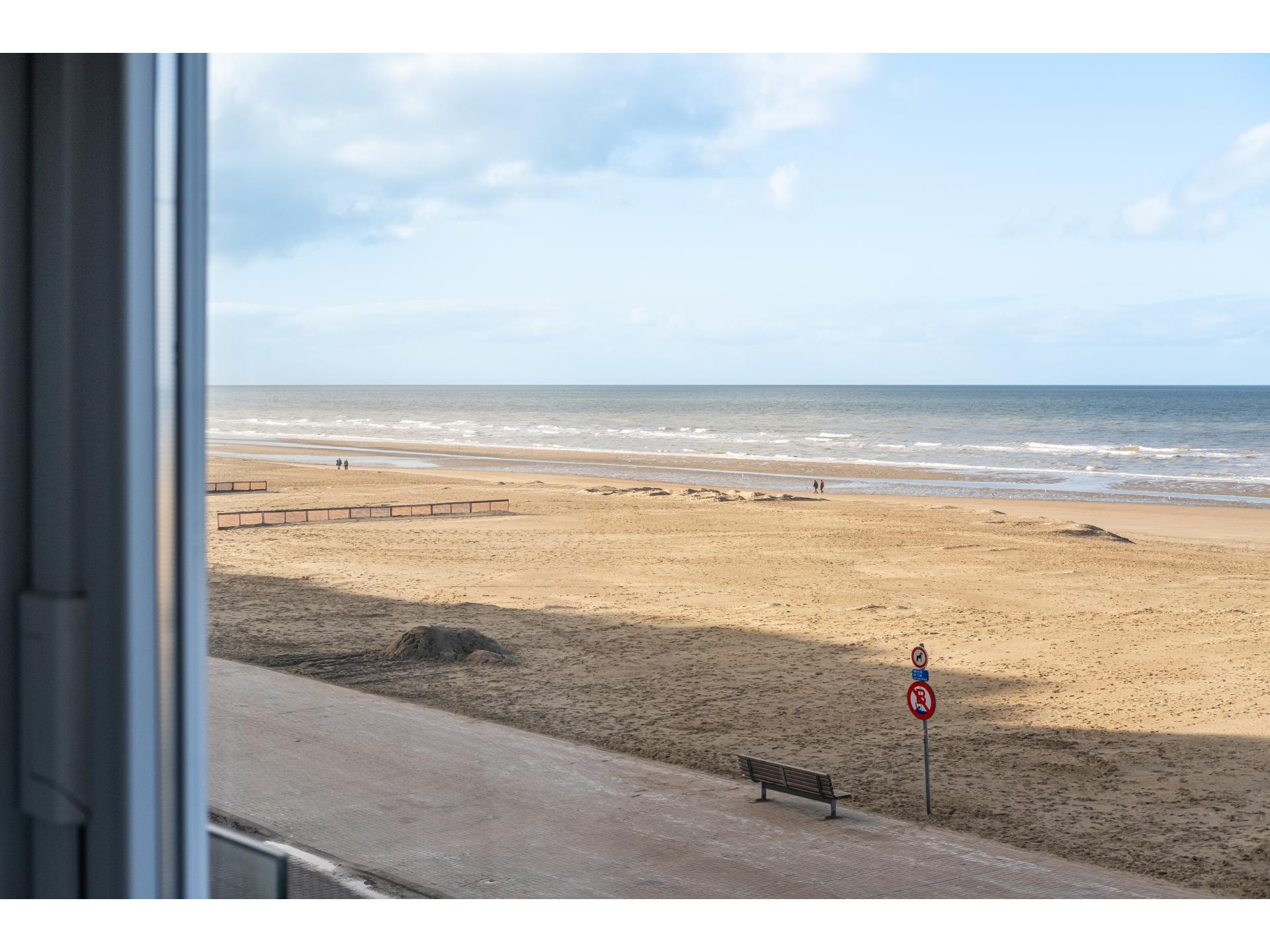 Gerenoveerd appartement met zeezicht op de Zeedijk van Koksijde - foto 5