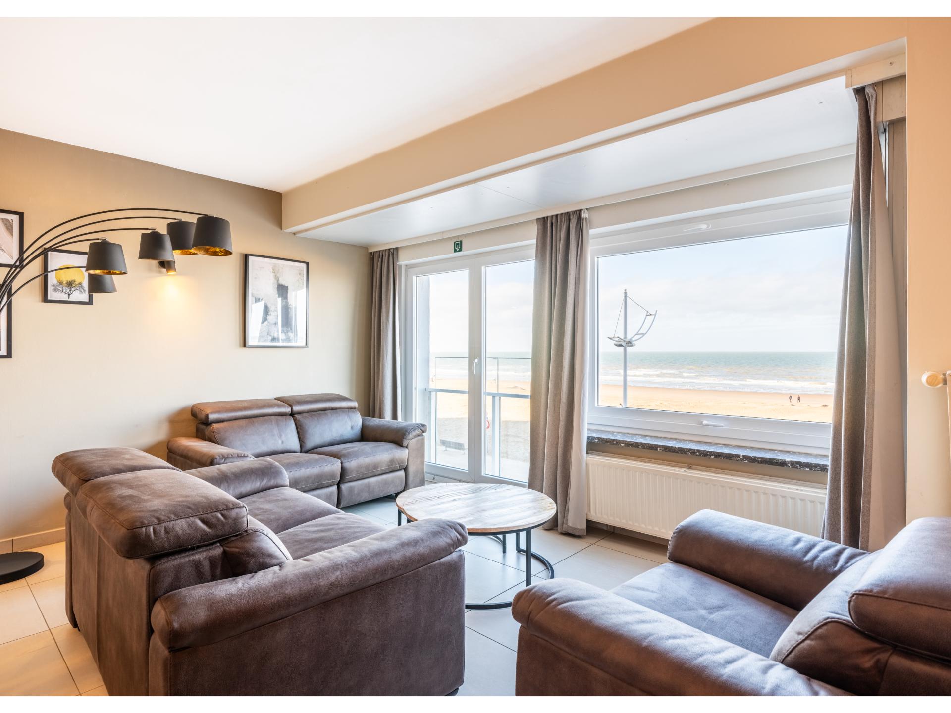 Gerenoveerd appartement met zeezicht op de Zeedijk van Koksijde - foto 2
