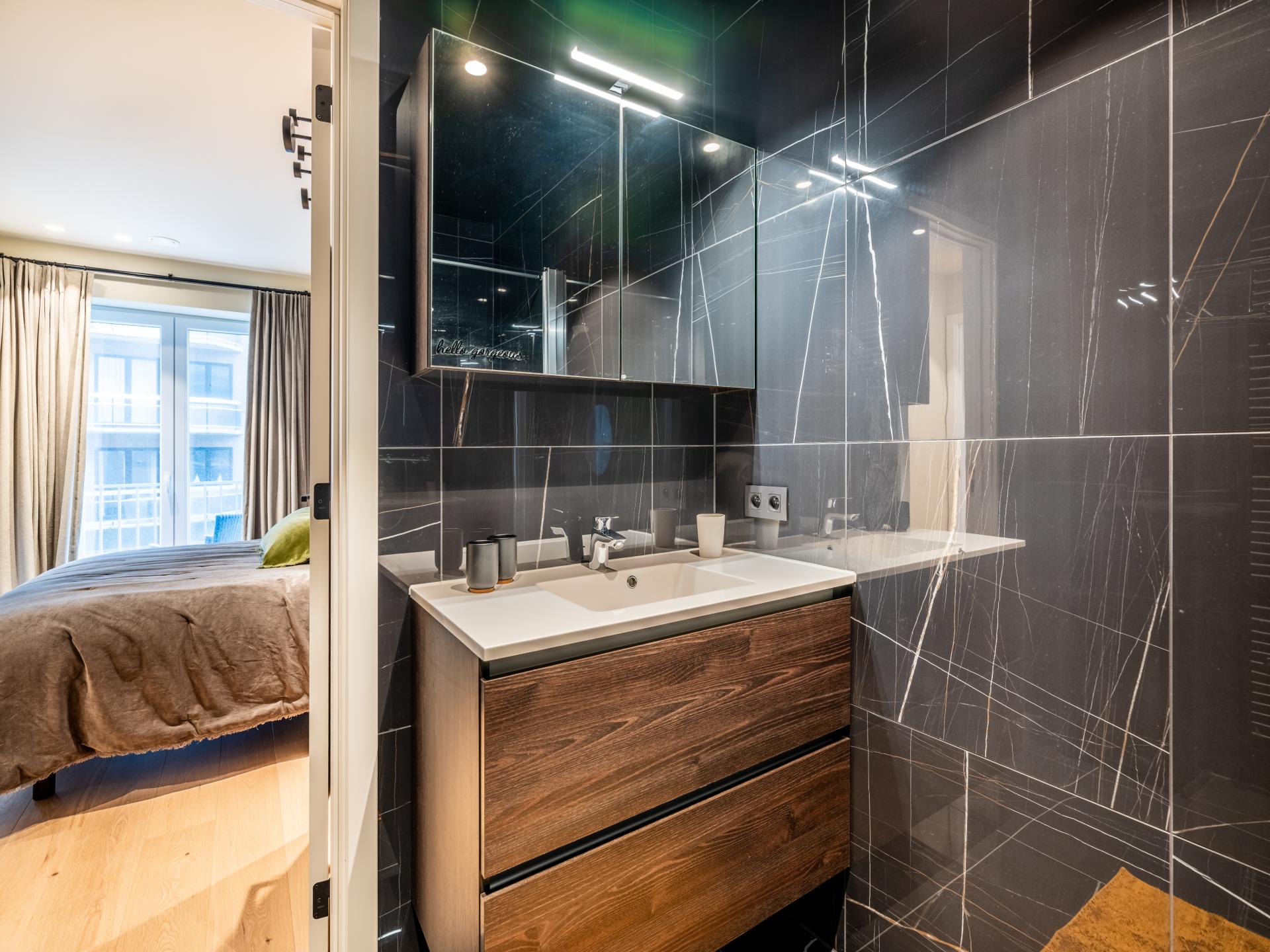 Luxe appartement op de dijk met panoramisch zeezicht in Sint-Idesbald - foto 17