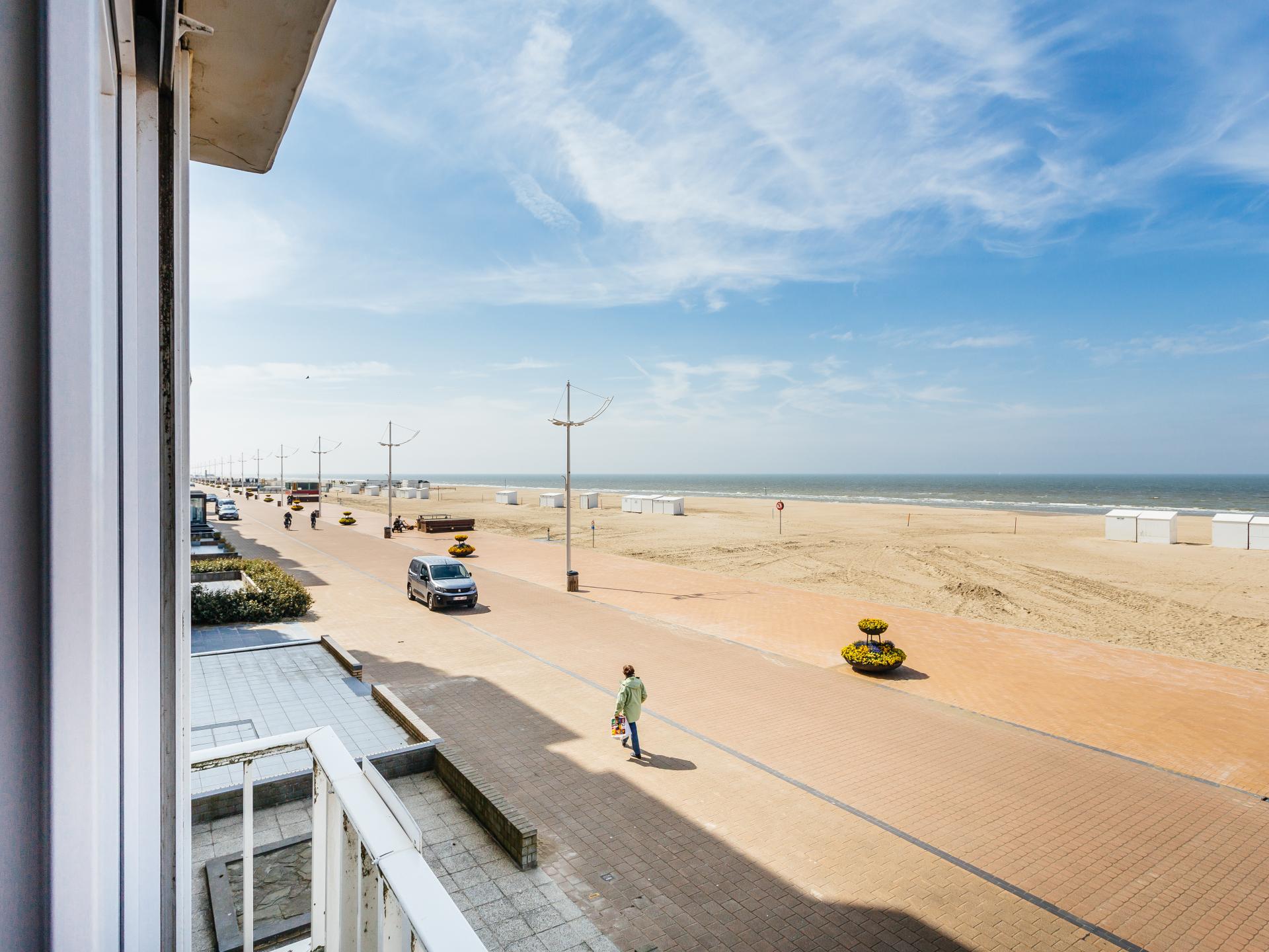Appartement met frontaal zeezicht in Koksijde, direct aan het strand - foto 3