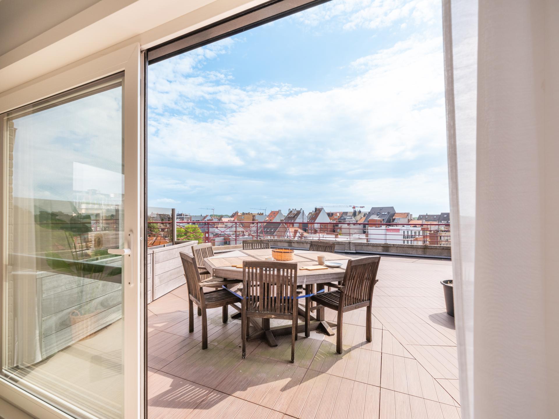 Centraal gelegen penthouse in Koksijde met dakterras en 3 slaapkamers - foto 2
