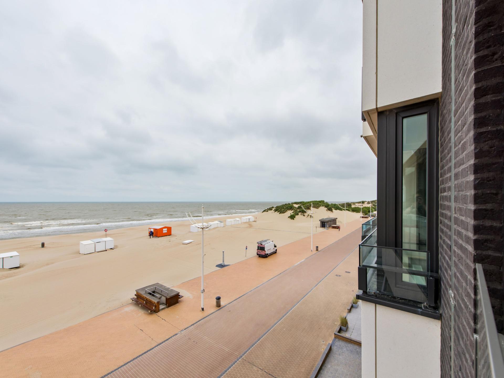 Frontaal zeezicht appartement op de Zeedijk met garage, 20m van strand - foto 14