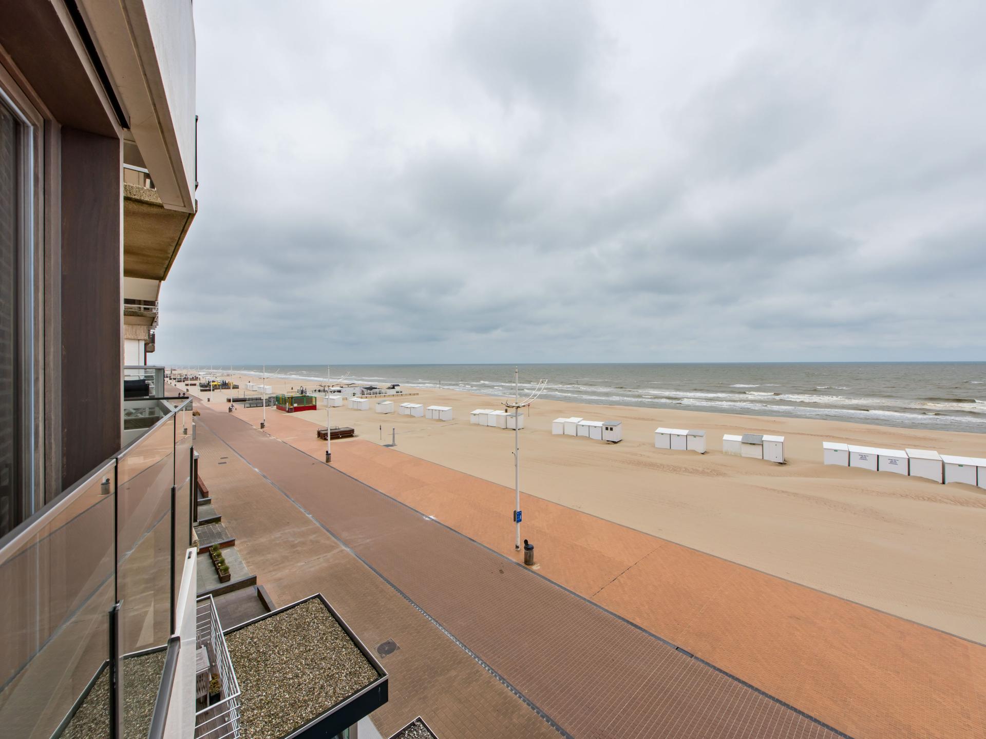 Frontaal zeezicht appartement op de Zeedijk met garage, 20m van strand - foto 13