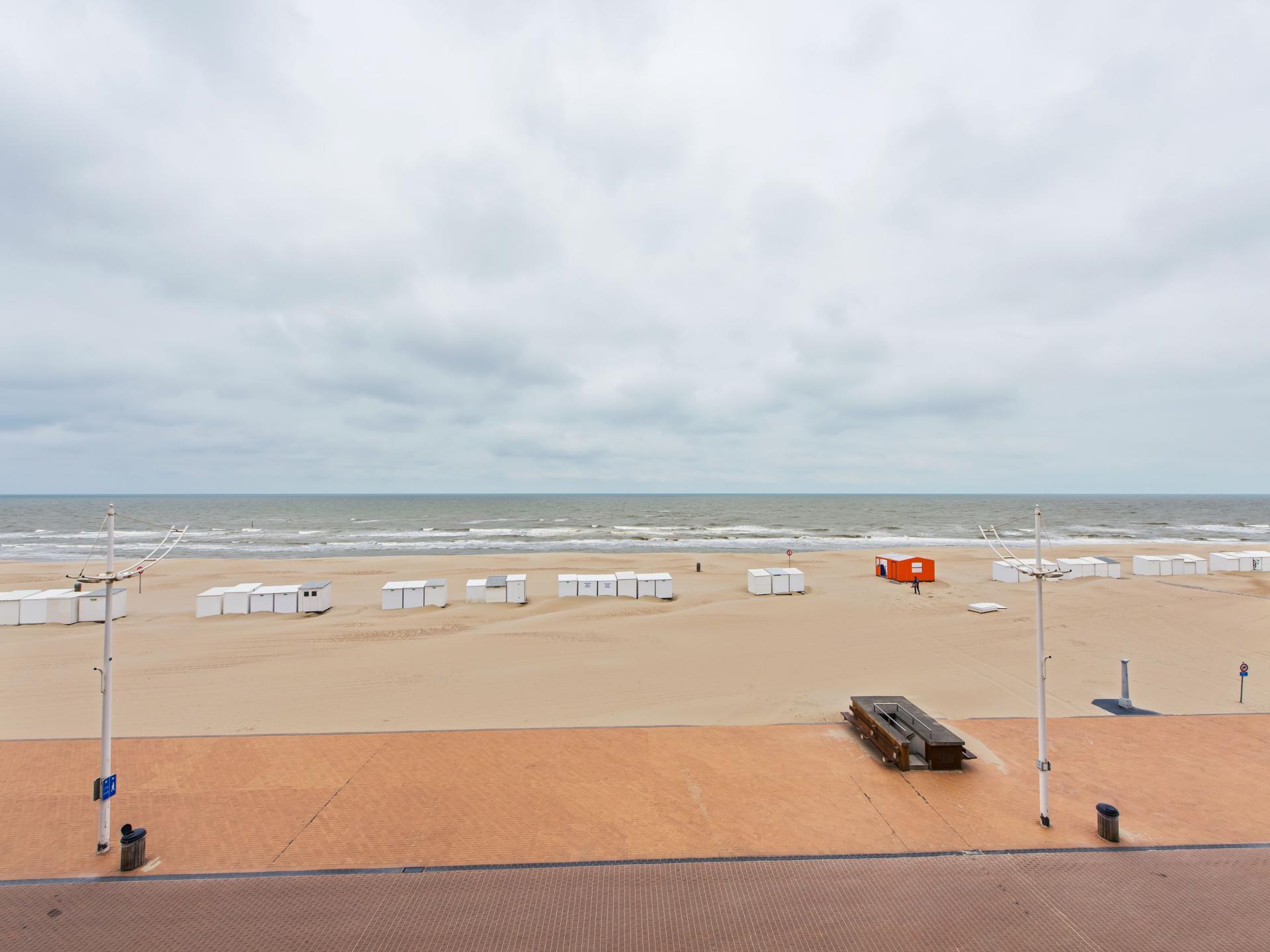 Frontaal zeezicht appartement op de Zeedijk met garage, 20m van strand - foto 3