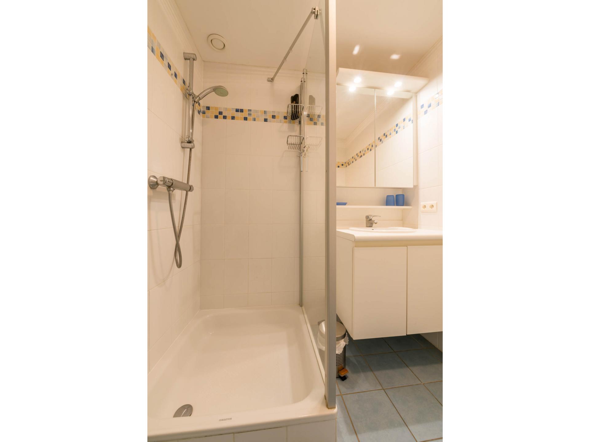Stijlvol appartement met frontaal zeezicht in hartje Koksijde - foto 15