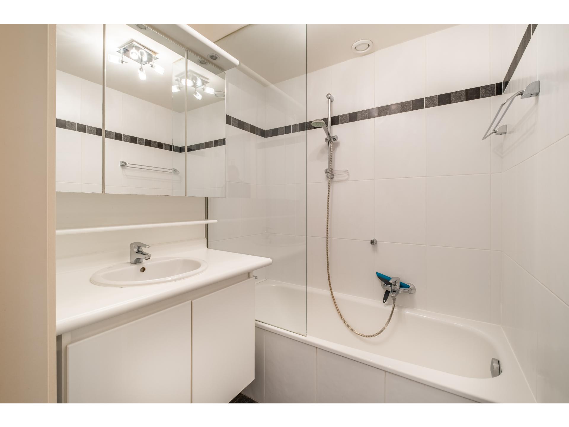 Licht appartement op de zeedijk met frontaal zeezicht voor 4 personen - foto 6
