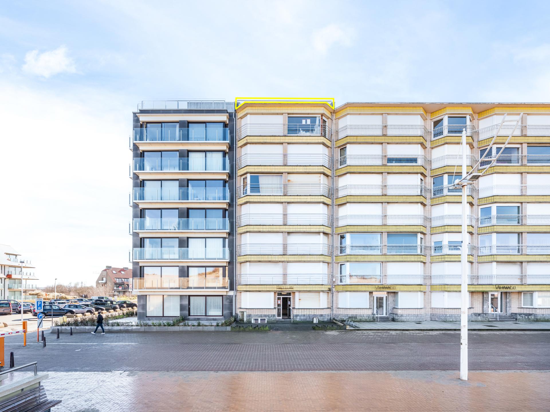 Penthouse met frontaal zeezicht en twee terrassen op de zeedijk van Koksijde - foto 6