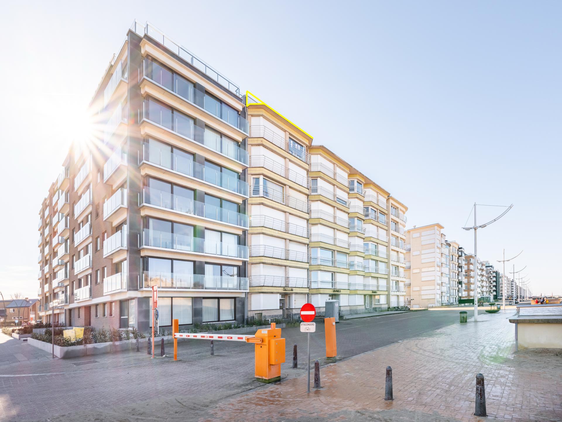 Penthouse met frontaal zeezicht en twee terrassen op de zeedijk van Koksijde - foto 20
