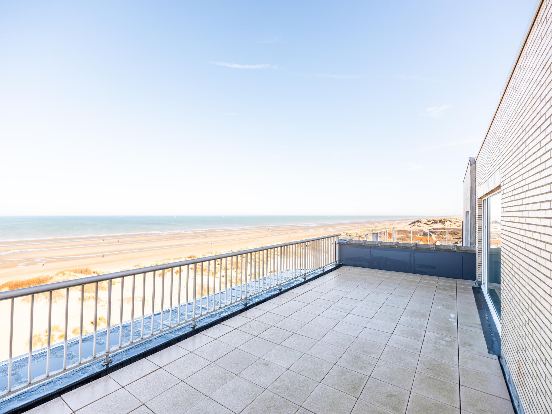 Penthouse met frontaal zeezicht en twee terrassen op de zeedijk van Koksijde - foto 18