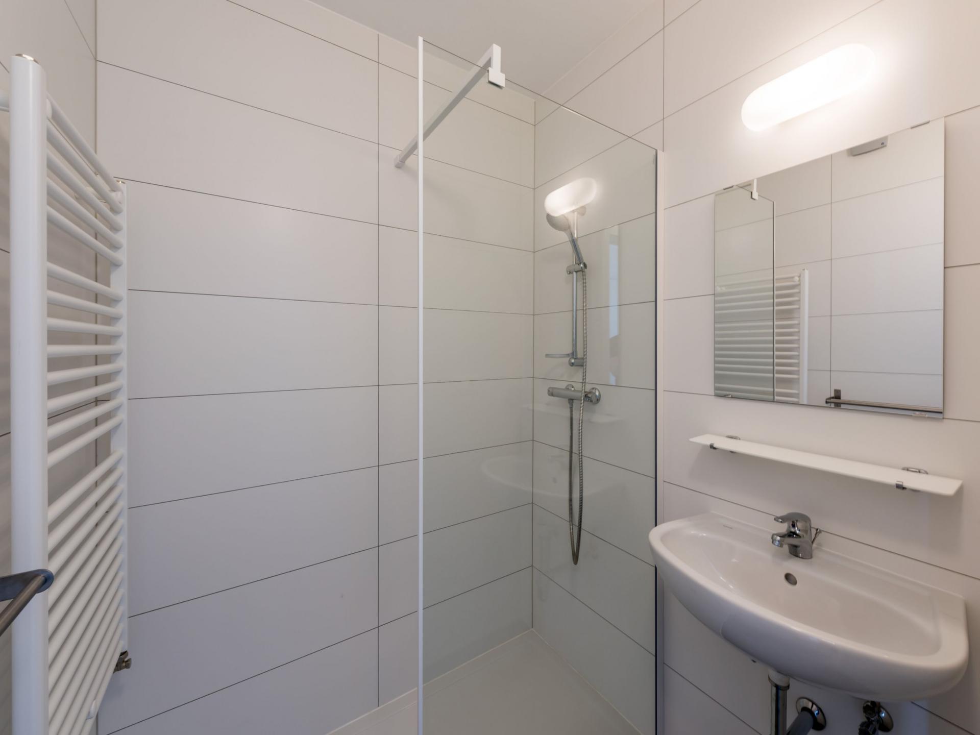 Stijlvol appartement met zeezicht op 10 meter van het strand - foto 9