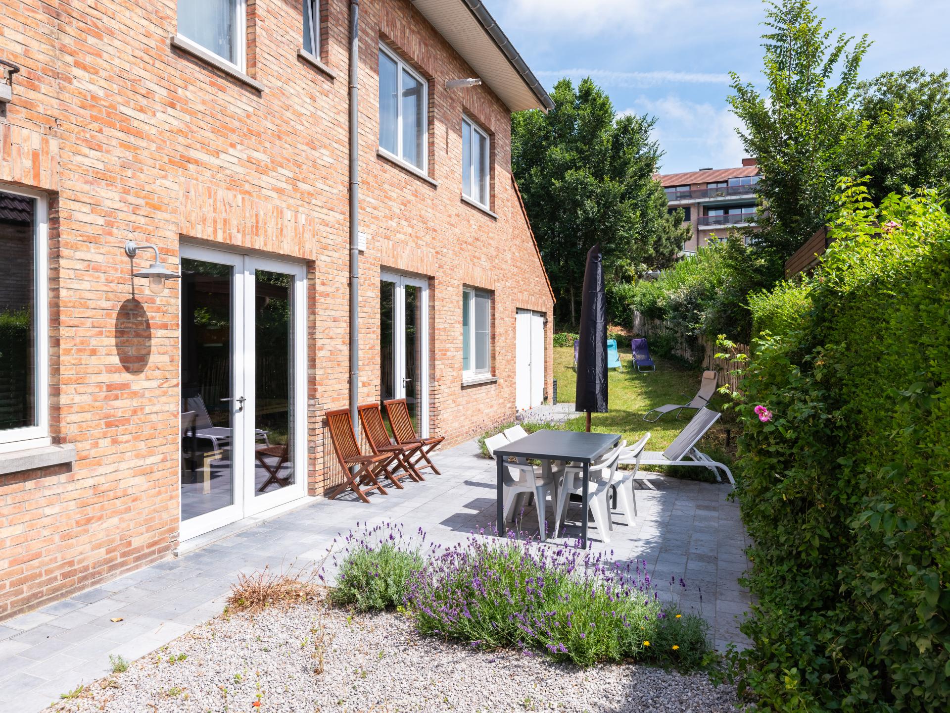Op 500 m van zee: Gerenoveerd appartement met tuin in Sint-Idesbald - foto 19