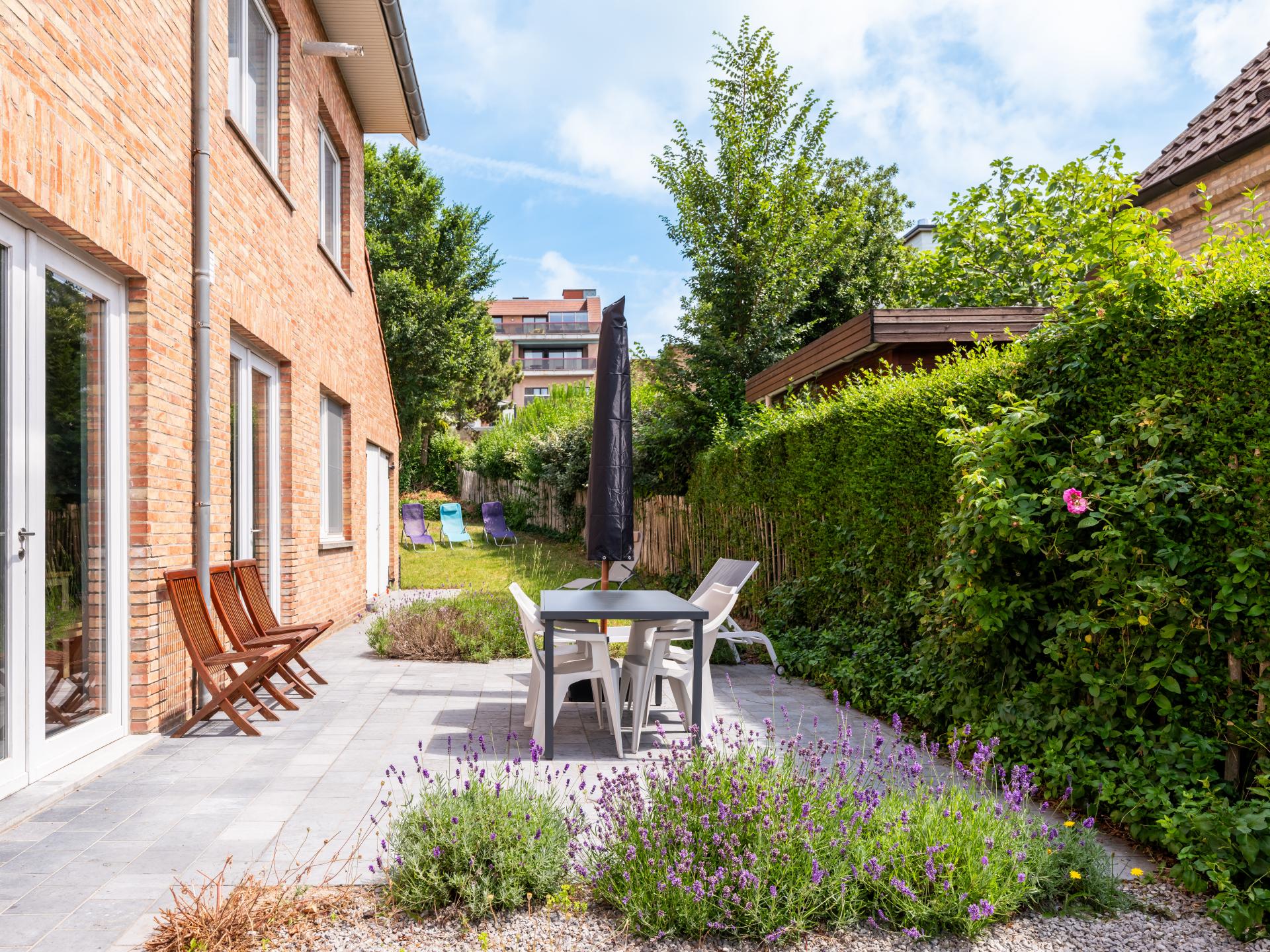 Op 500 m van zee: Gerenoveerd appartement met tuin in Sint-Idesbald - foto 5