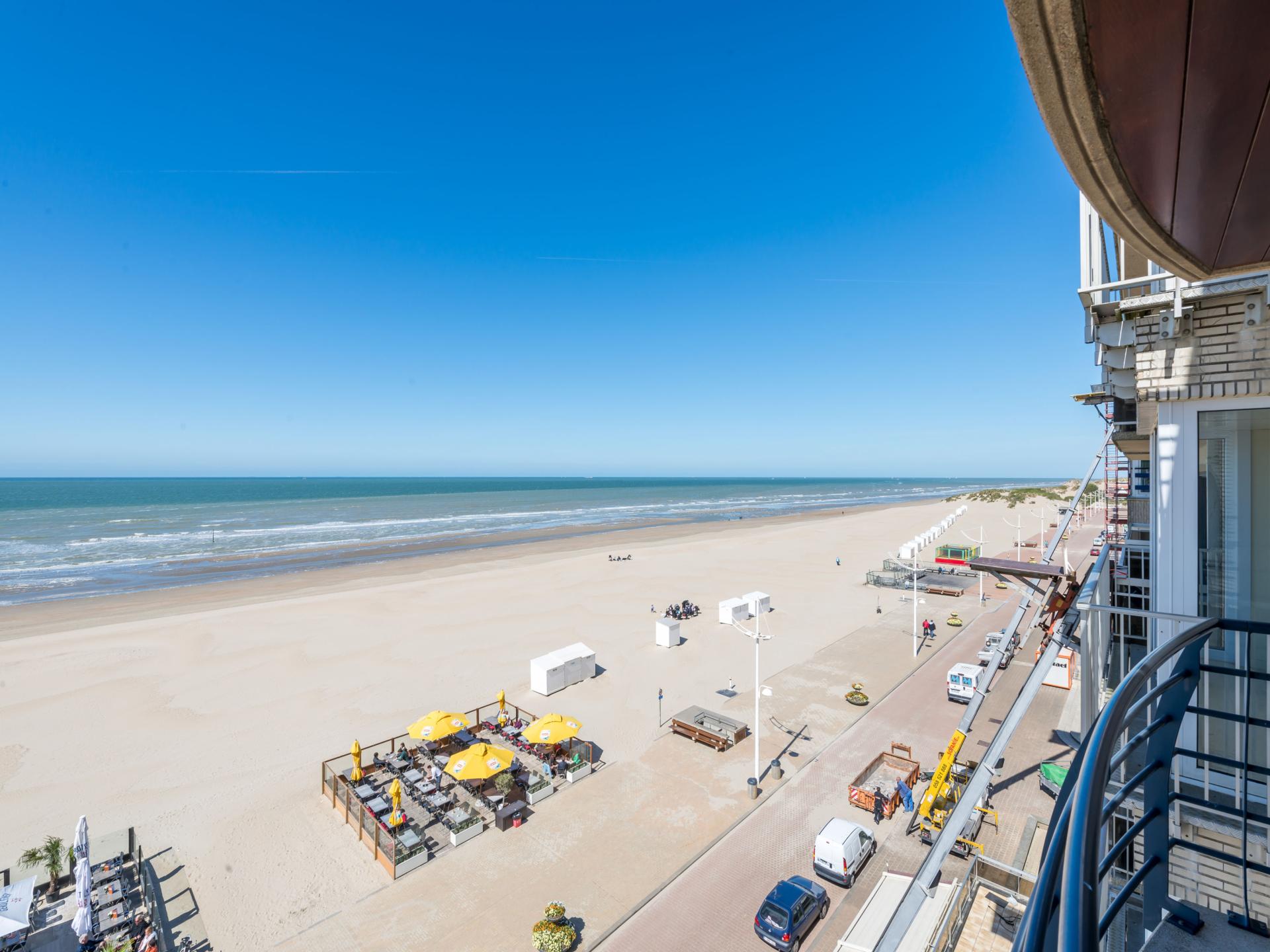 Duinzicht vijfde: Zeezichtappartement op 10 meter van het strand in Koksijde - foto 16