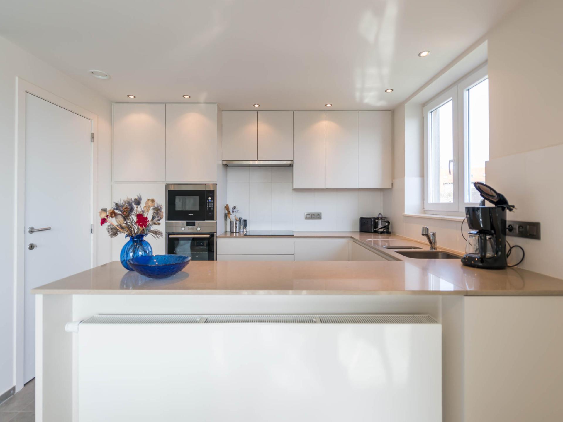 Licht appartement met zonnig terras en zeezicht in Koksijde, op 500m van het strand - foto 3