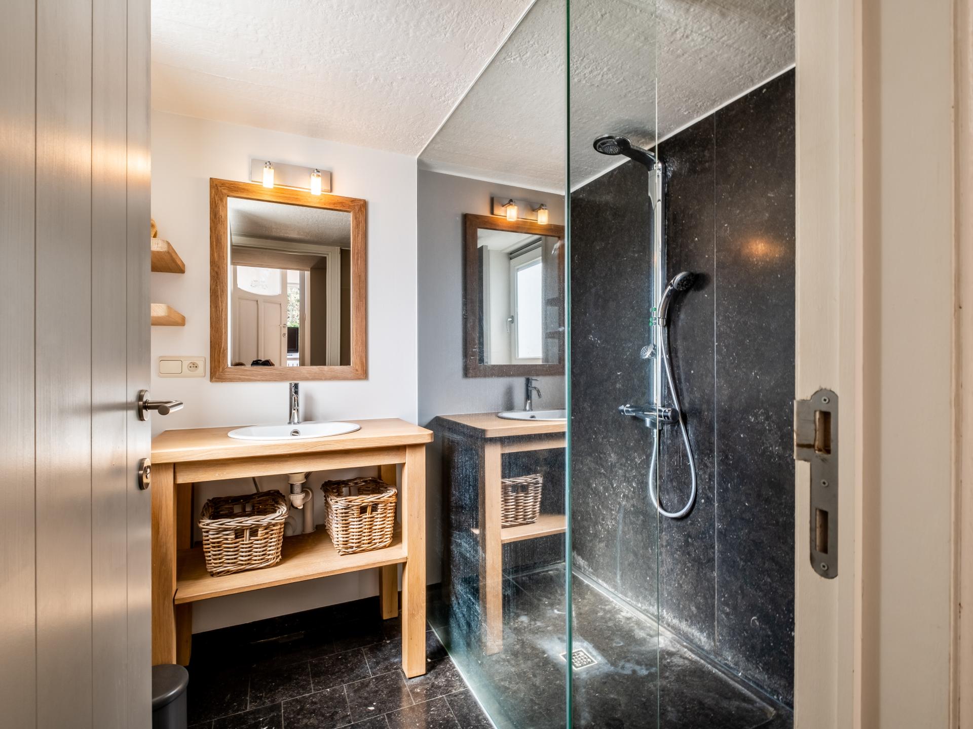 Stijlvol vakantiehuis voor 8 in Koksijde, 700m van zee met tuin & spa - foto 13