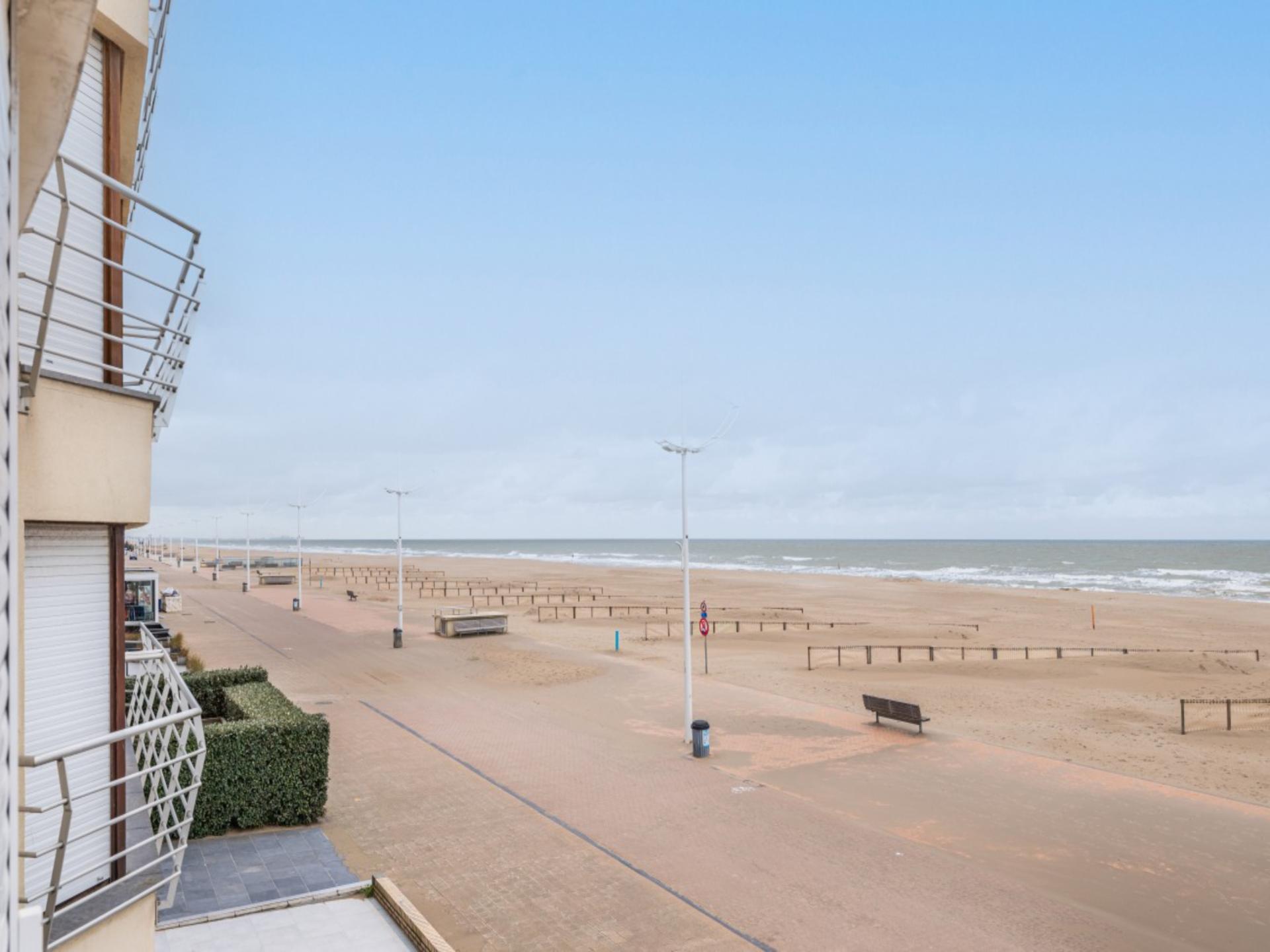 Frontaal zeezicht appartement voor 6 op de zeedijk van Koksijde - foto 17