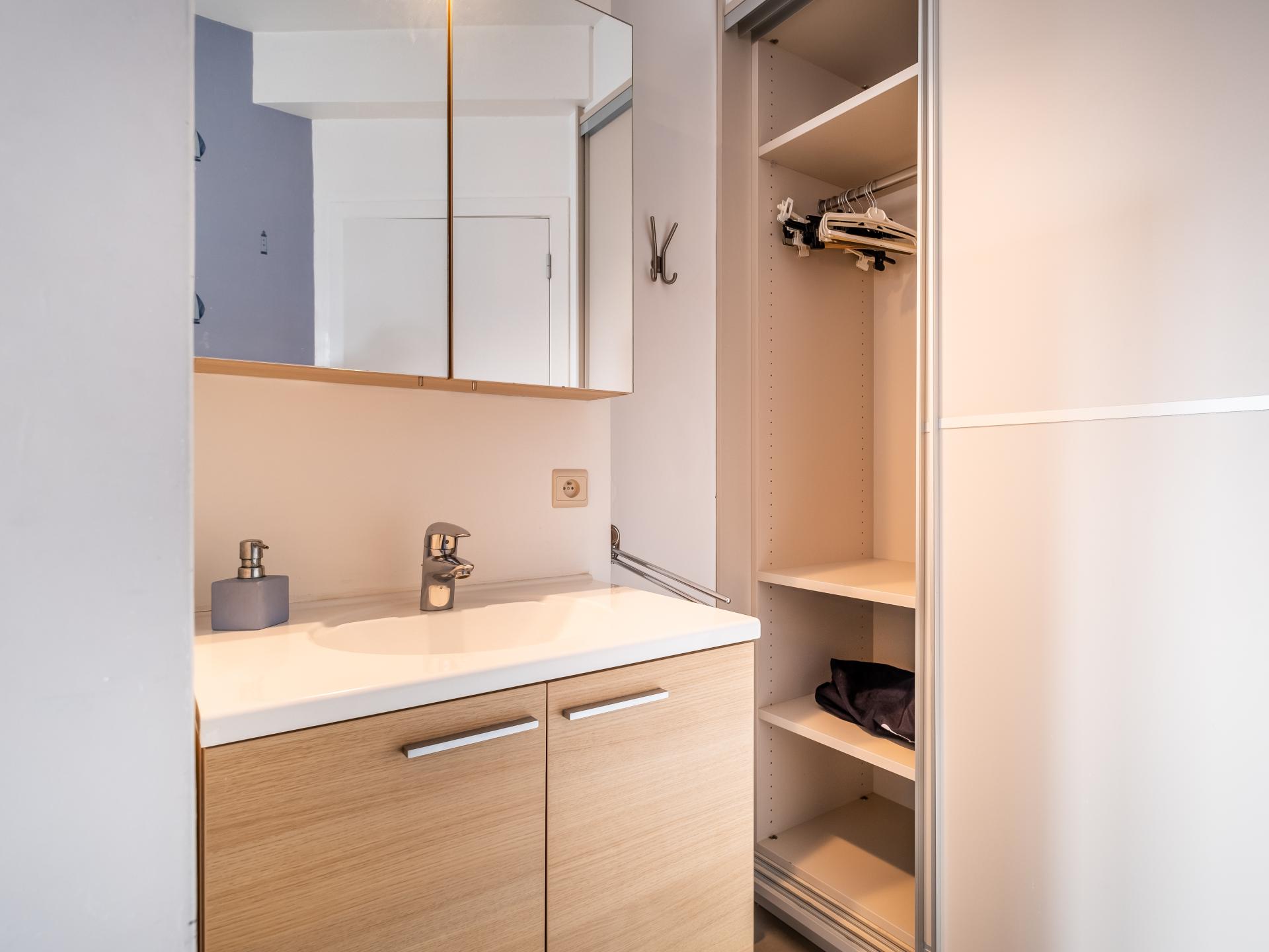 Frontaal zeezicht appartement voor 6 op de zeedijk van Koksijde - foto 13