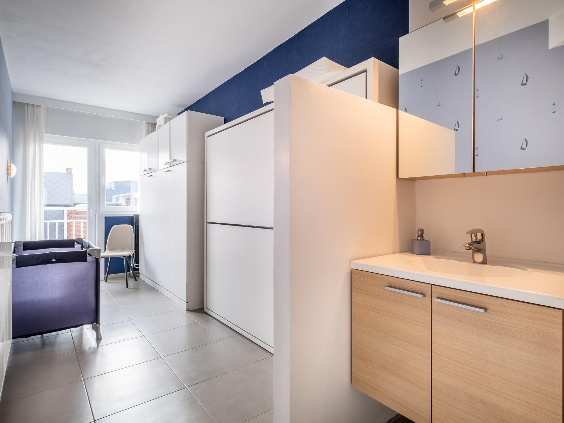 Frontaal zeezicht appartement voor 6 op de zeedijk van Koksijde - foto 11