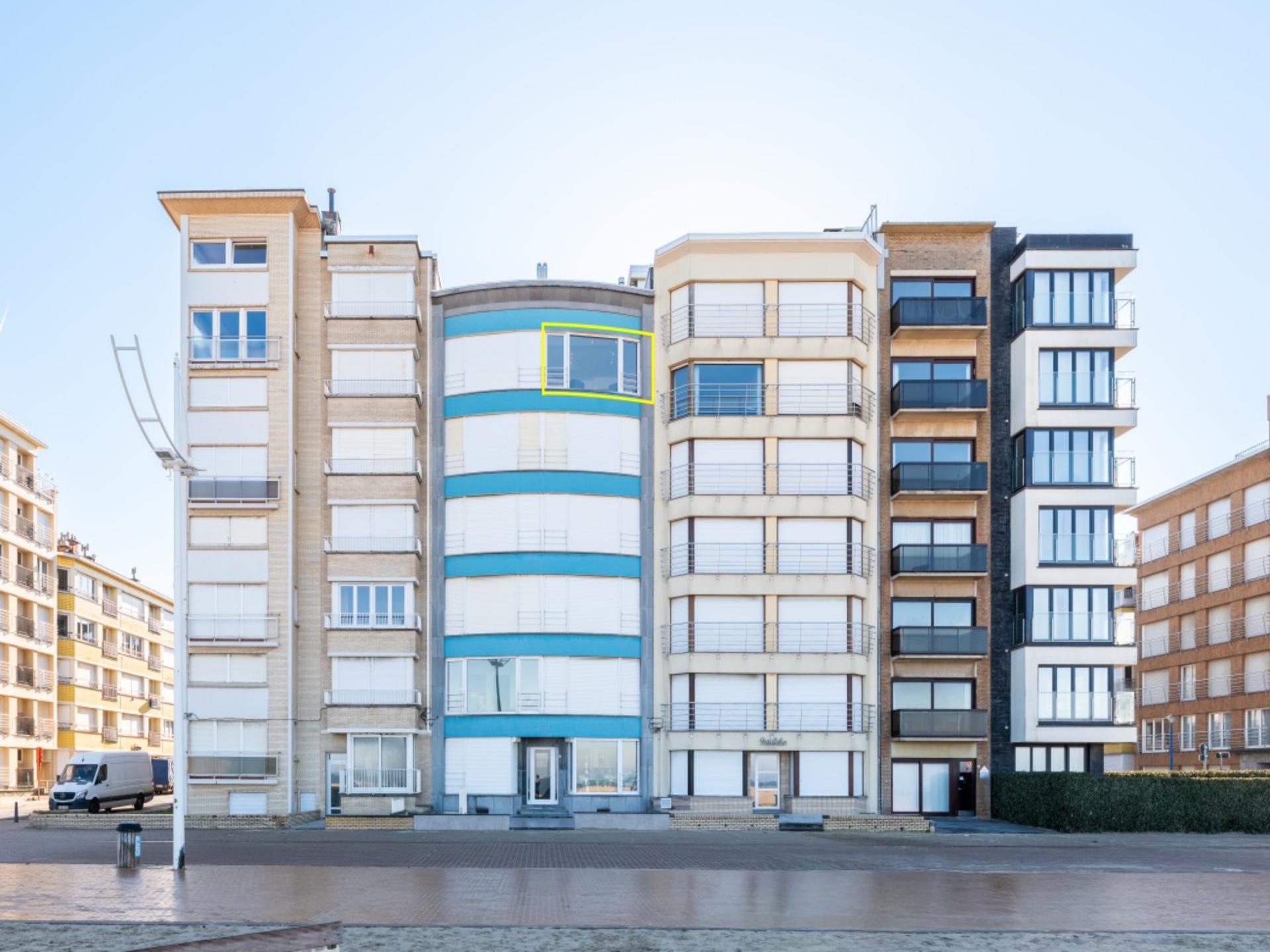Gerenoveerd appartement met frontaal zeezicht op de dijk in Koksijde - foto 6