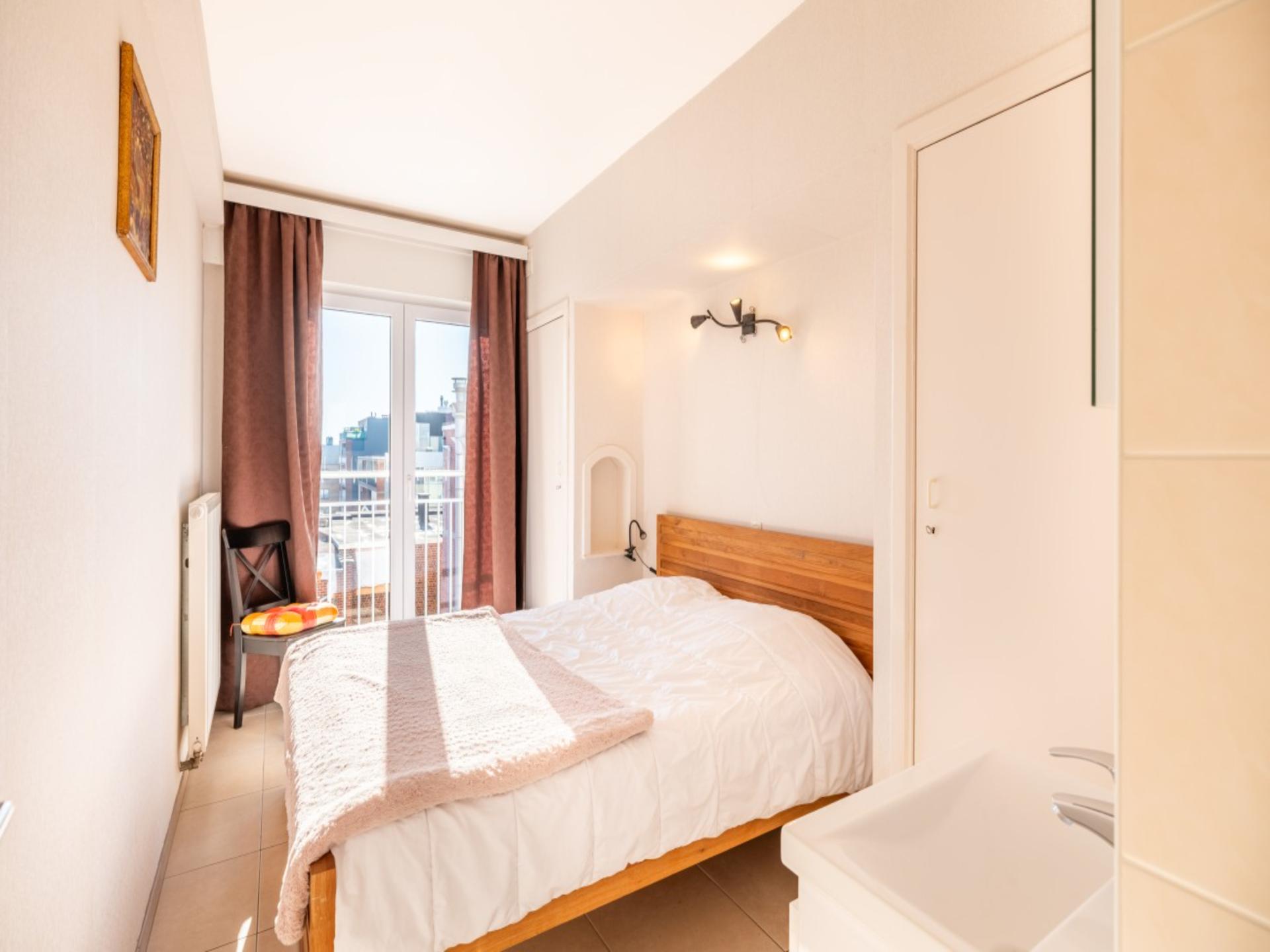 Gerenoveerd appartement met frontaal zeezicht op de dijk in Koksijde - foto 17