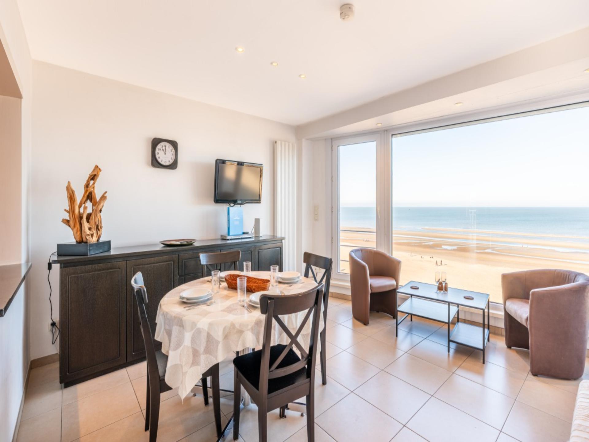 Gerenoveerd appartement met frontaal zeezicht op de dijk in Koksijde - foto 4