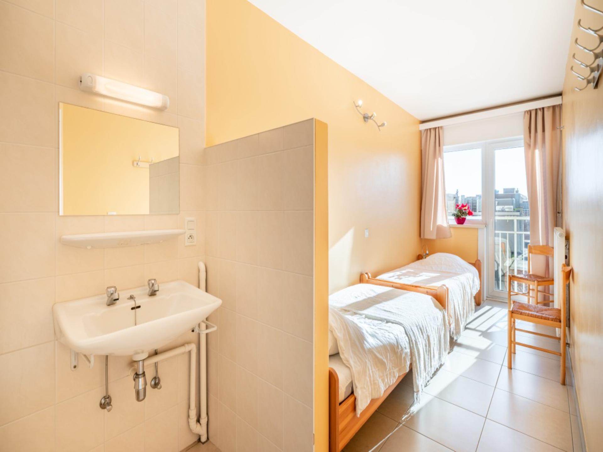 Gerenoveerd appartement met frontaal zeezicht op de dijk in Koksijde - foto 21