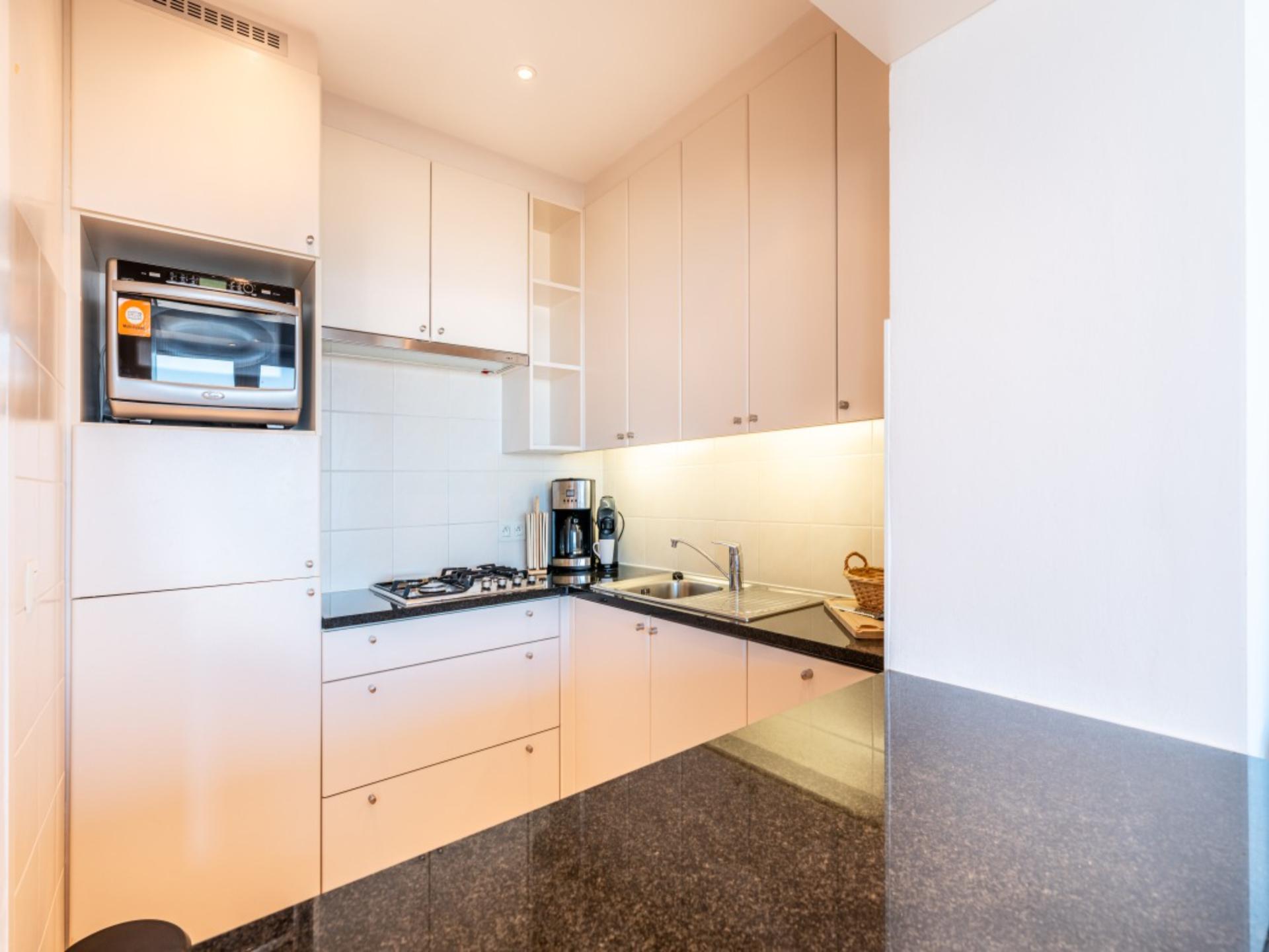 Gerenoveerd appartement met frontaal zeezicht op de dijk in Koksijde - foto 13