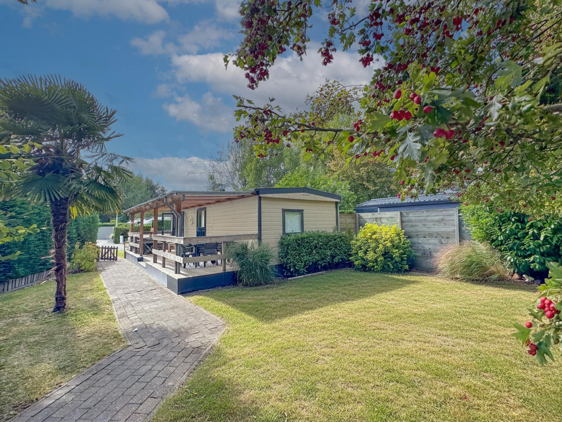 Sfeervol chalet met veranda op kindvriendelijk vakantiepark in hart van Zeeland - foto 2