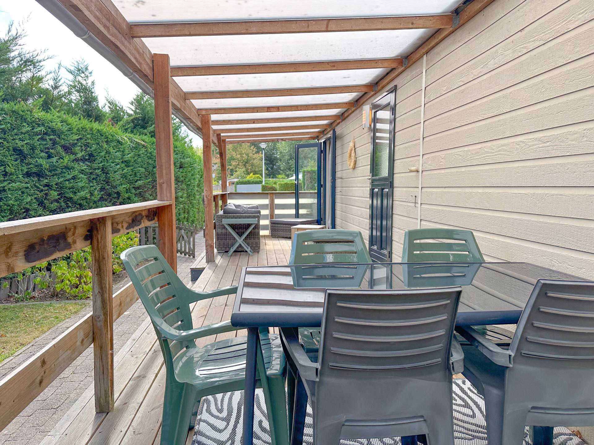Sfeervol chalet met veranda op kindvriendelijk vakantiepark in hart van Zeeland - foto 24