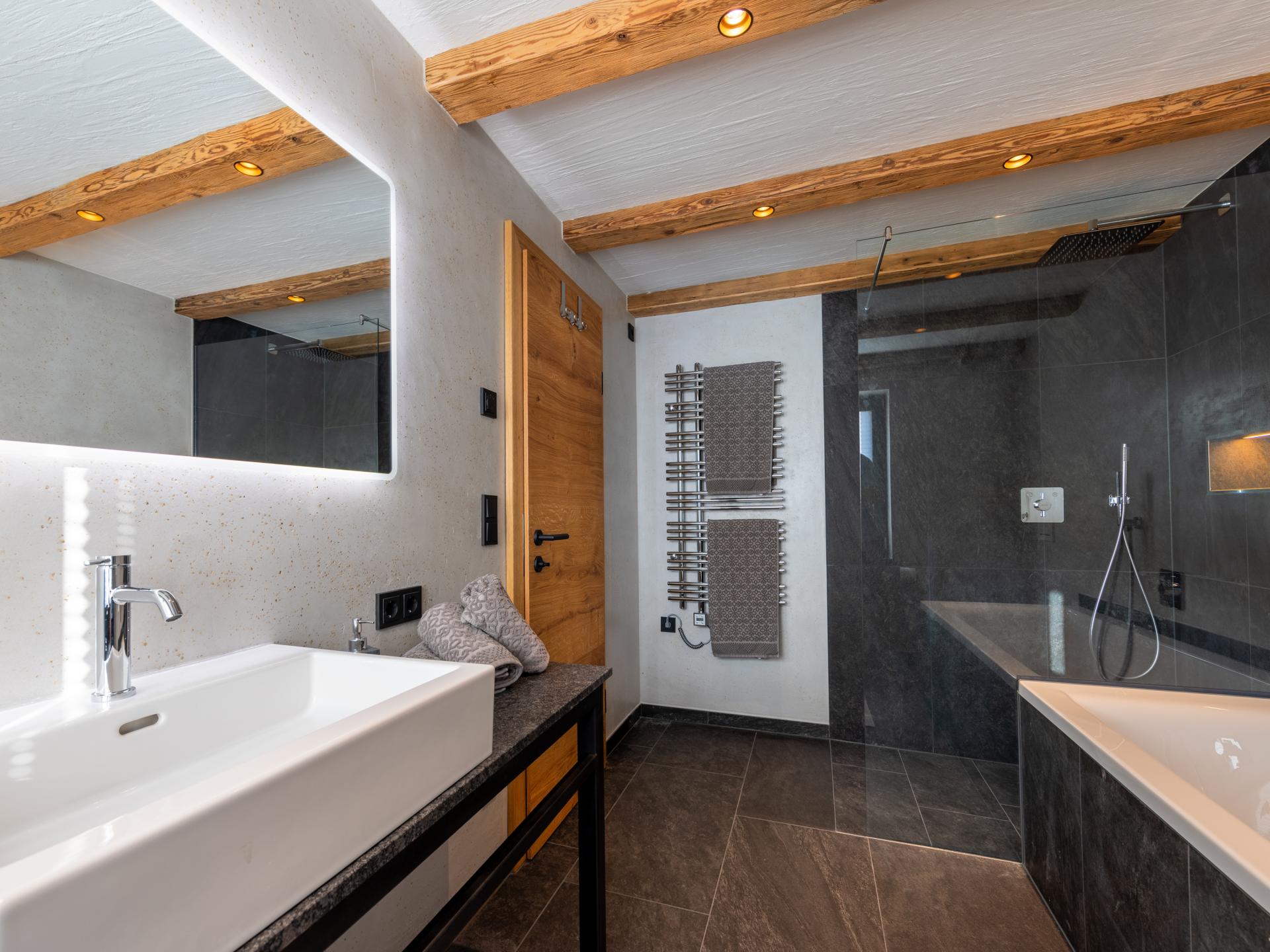 Luxe alpine appartement aan de piste in Kitzbühel met zonneterras - foto 15