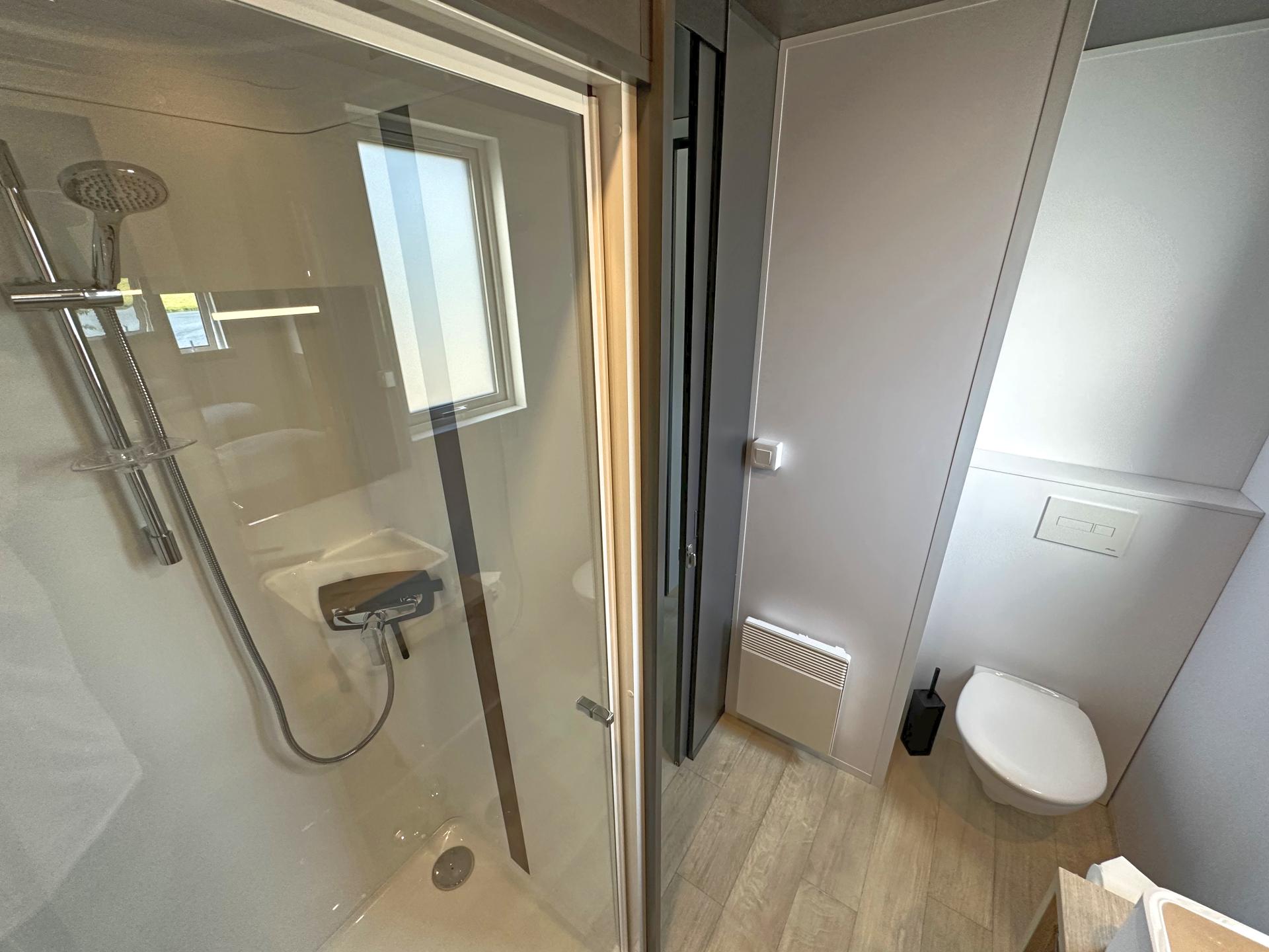 Tiny House aan het Eixendorfermeer – 4 personen, 2 badkamers, vrijstaand - foto 6